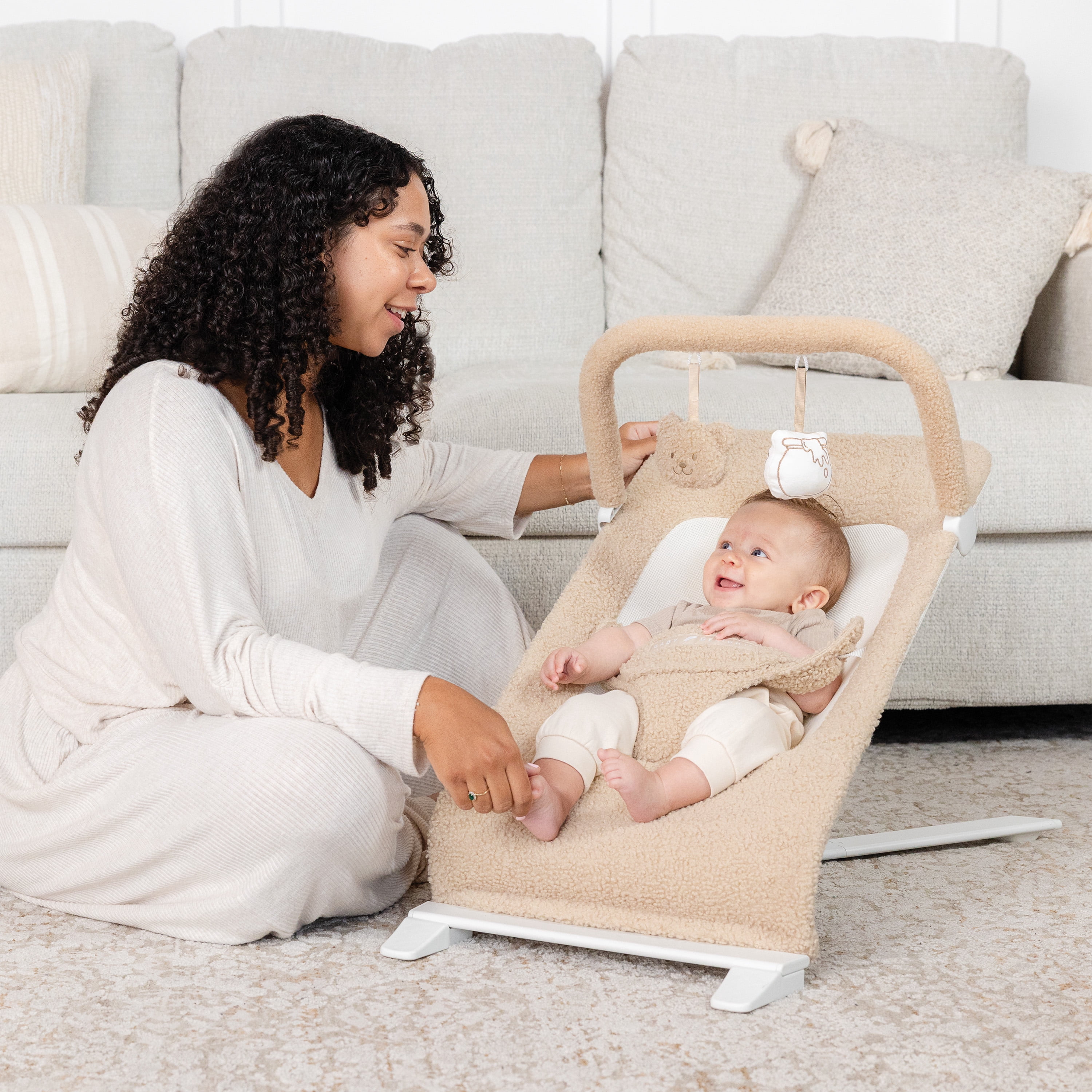 Baby Delight Alpine Portable Baby Bouncer, Tan Sherpa, Plush & Lightweight with 3 Recline Positions, Tan Sherpa
