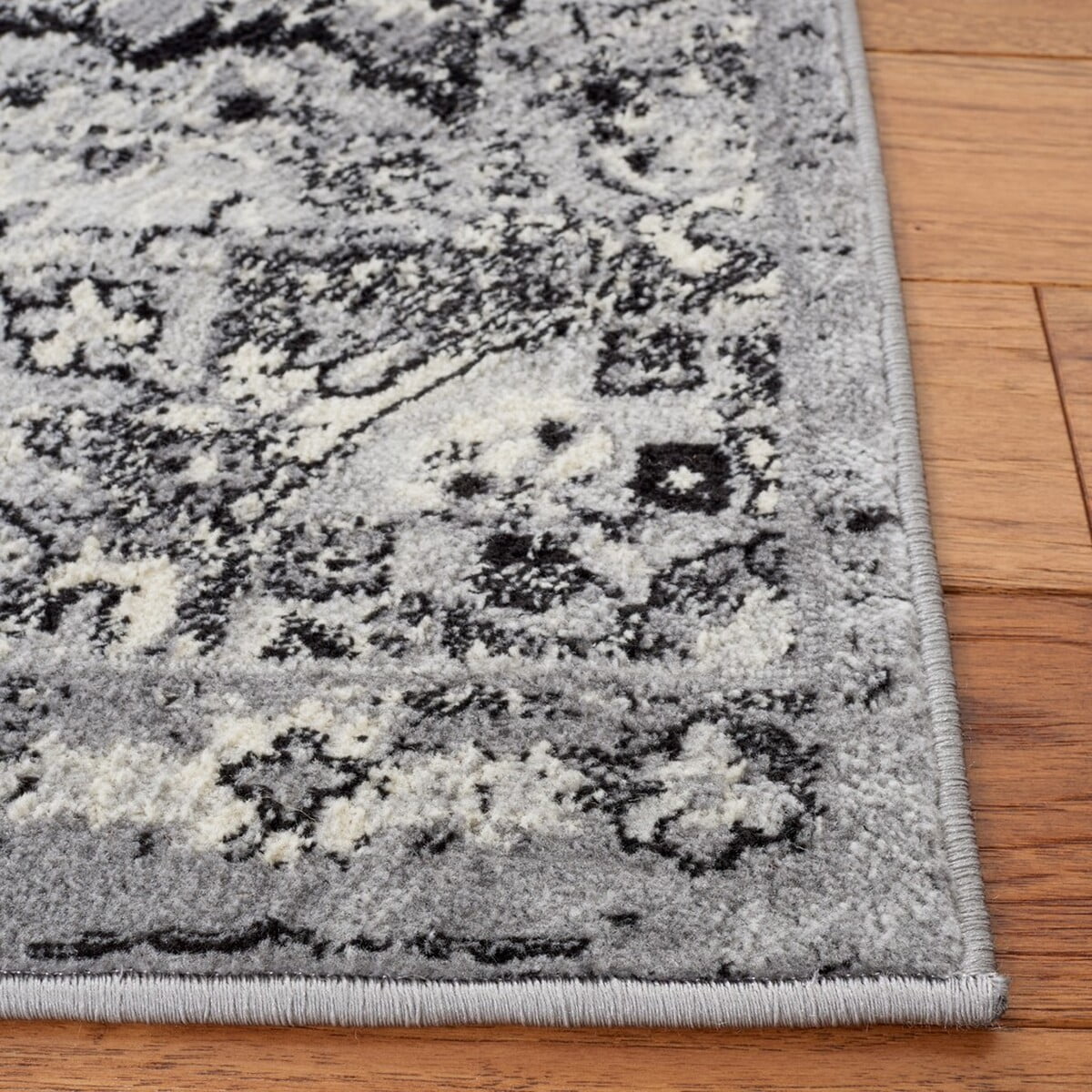 SAFAVIEH Brentwood Dimitri Floral Bordered Area Rug, 6'7" x 6'7" Square, Silver/Black
