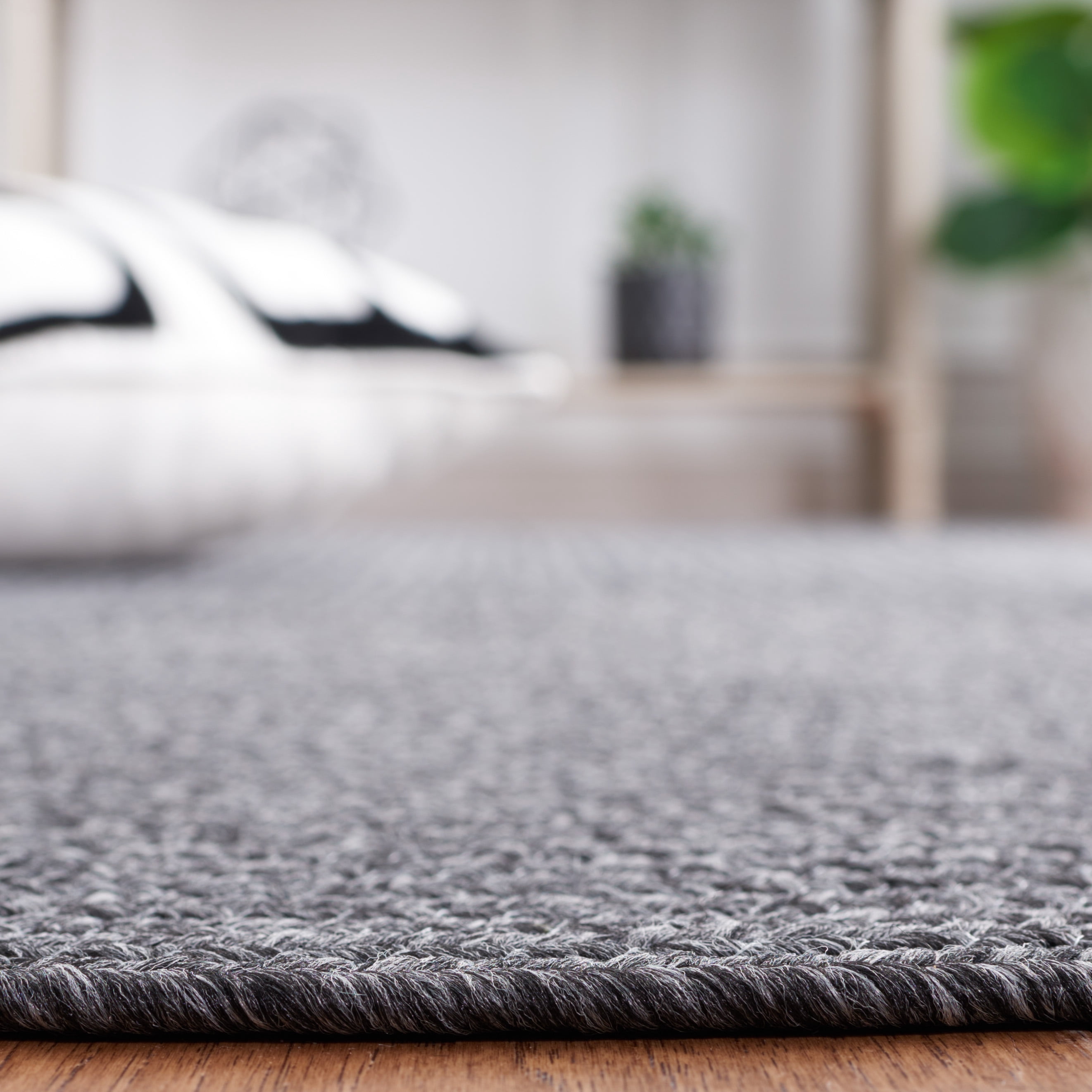 SAFAVIEH Braided Gino Distressed Machine Washable Reversible Area Rug, Black, 6' x 9' Oval
