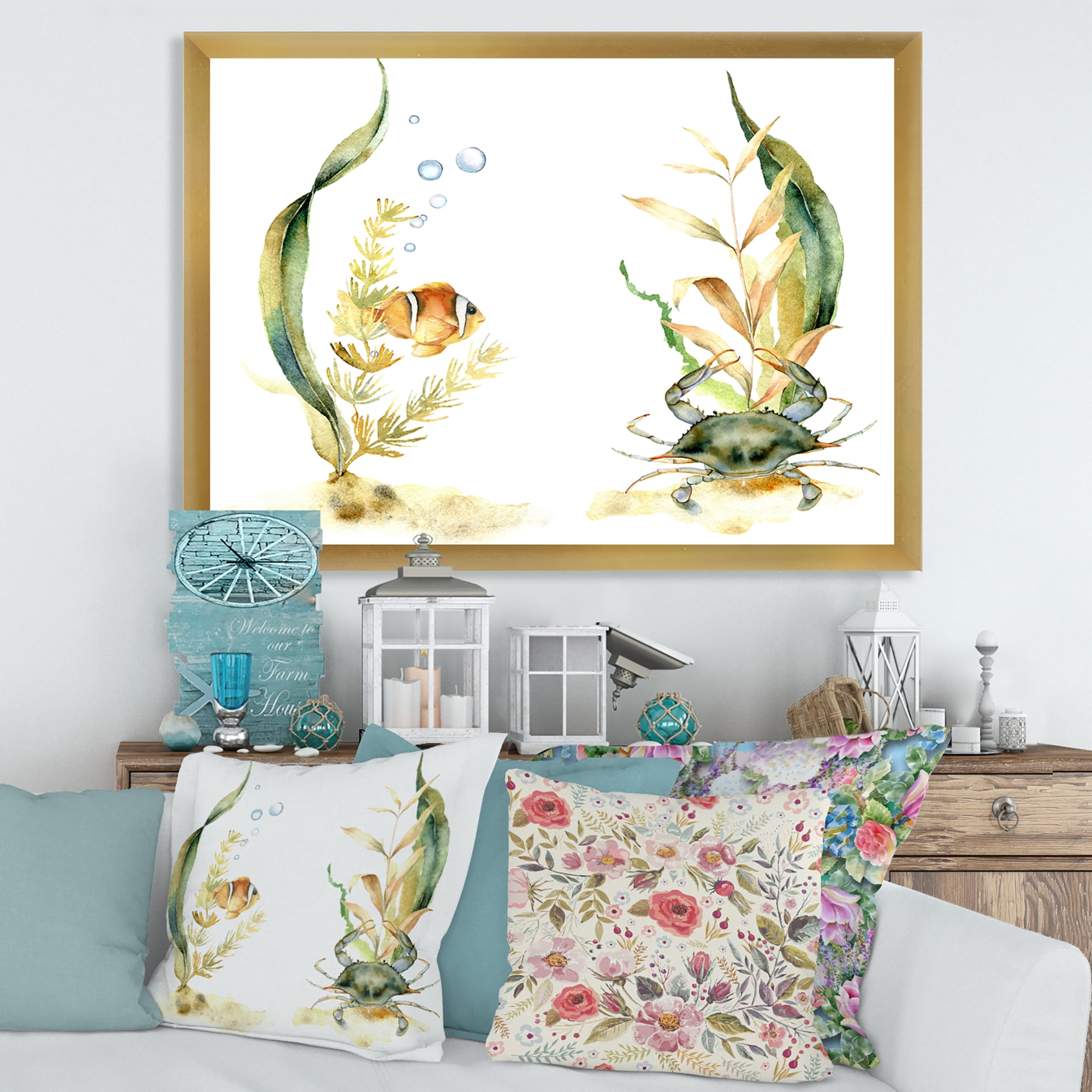 Designart 'Tropical Fish With Air Bubble and Algae' Traditional Framed Art Print