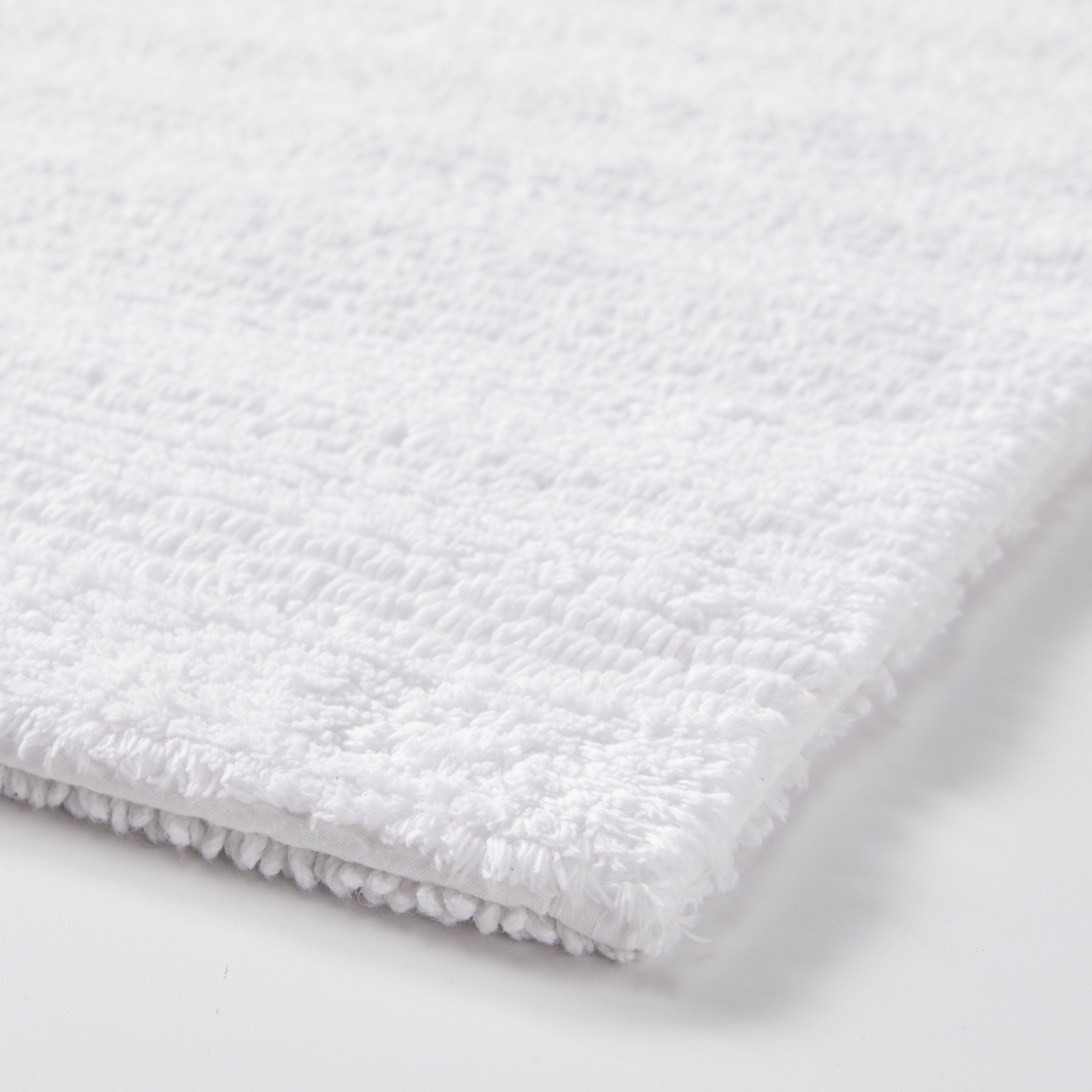 Better Homes & Gardens 17x24 in/20x30 in White Cut & Loop Reversible 2Pc Bath Rug Set