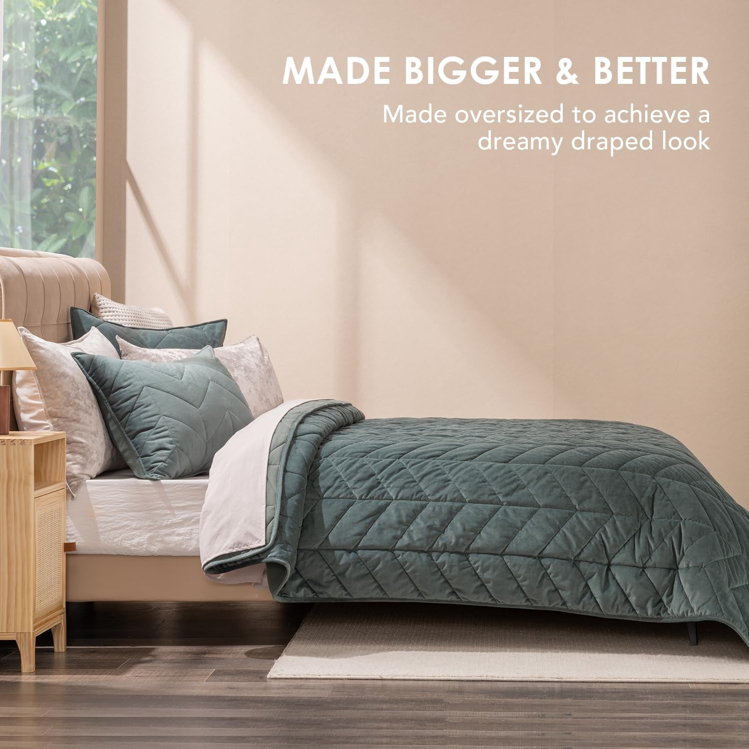 EVERGRACE 3 Pieces Luxurious Velvet King Quilts, Ultra Soft Lightweight Velvet Comforter Set, Matelasse Oversized Bedspread Coverlet for All Season with 2 Shams, Forest Green, 108''x96''