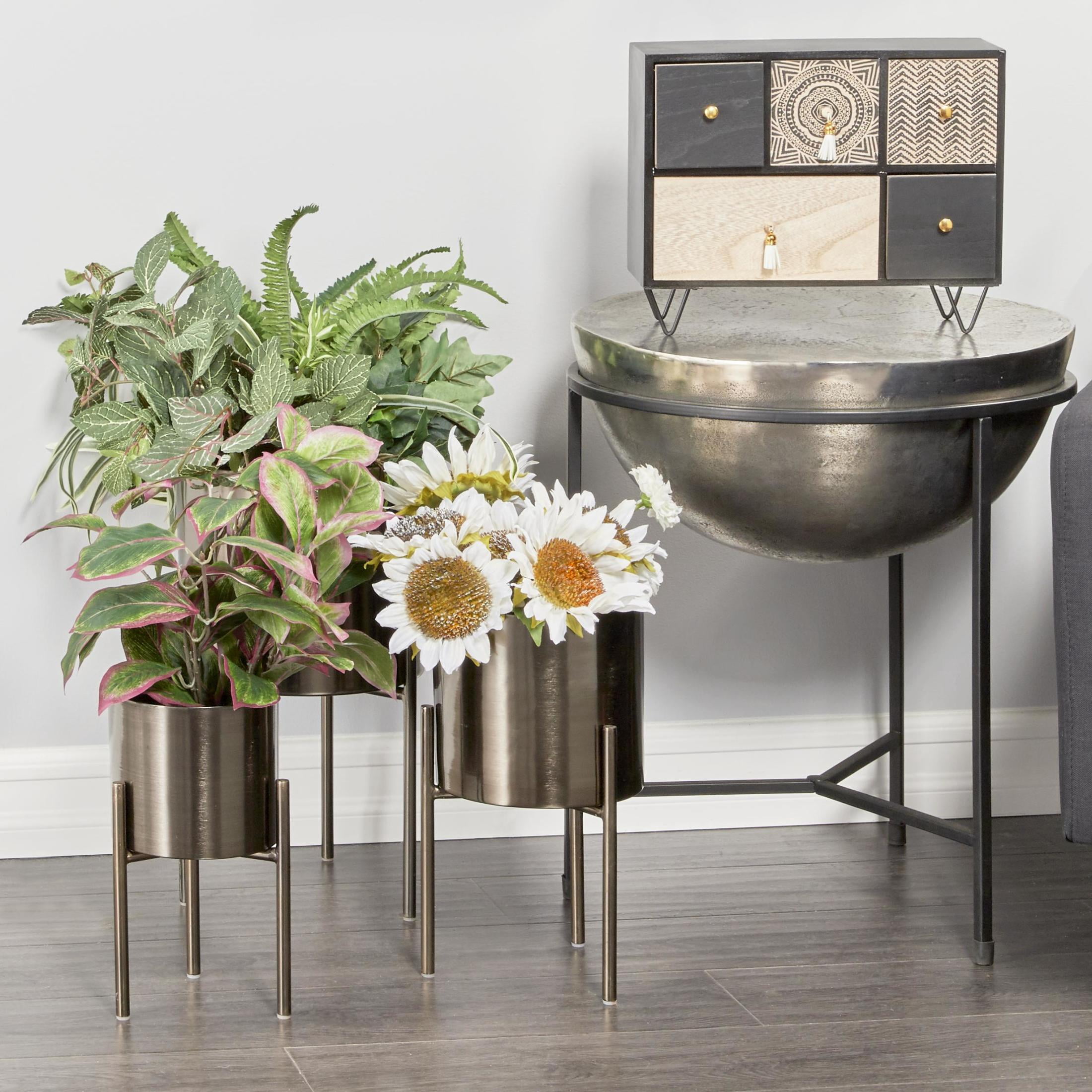 DecMode 18", 14", 12"H Black Metal Planter with Removable Stand (3 Count)