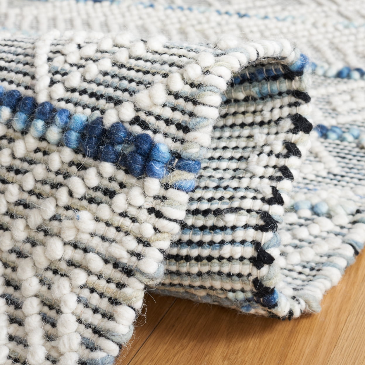 SAFAVIEH Natura Dimitar Geometric Area Rug, Ivory/Blue, 6' x 6' Square