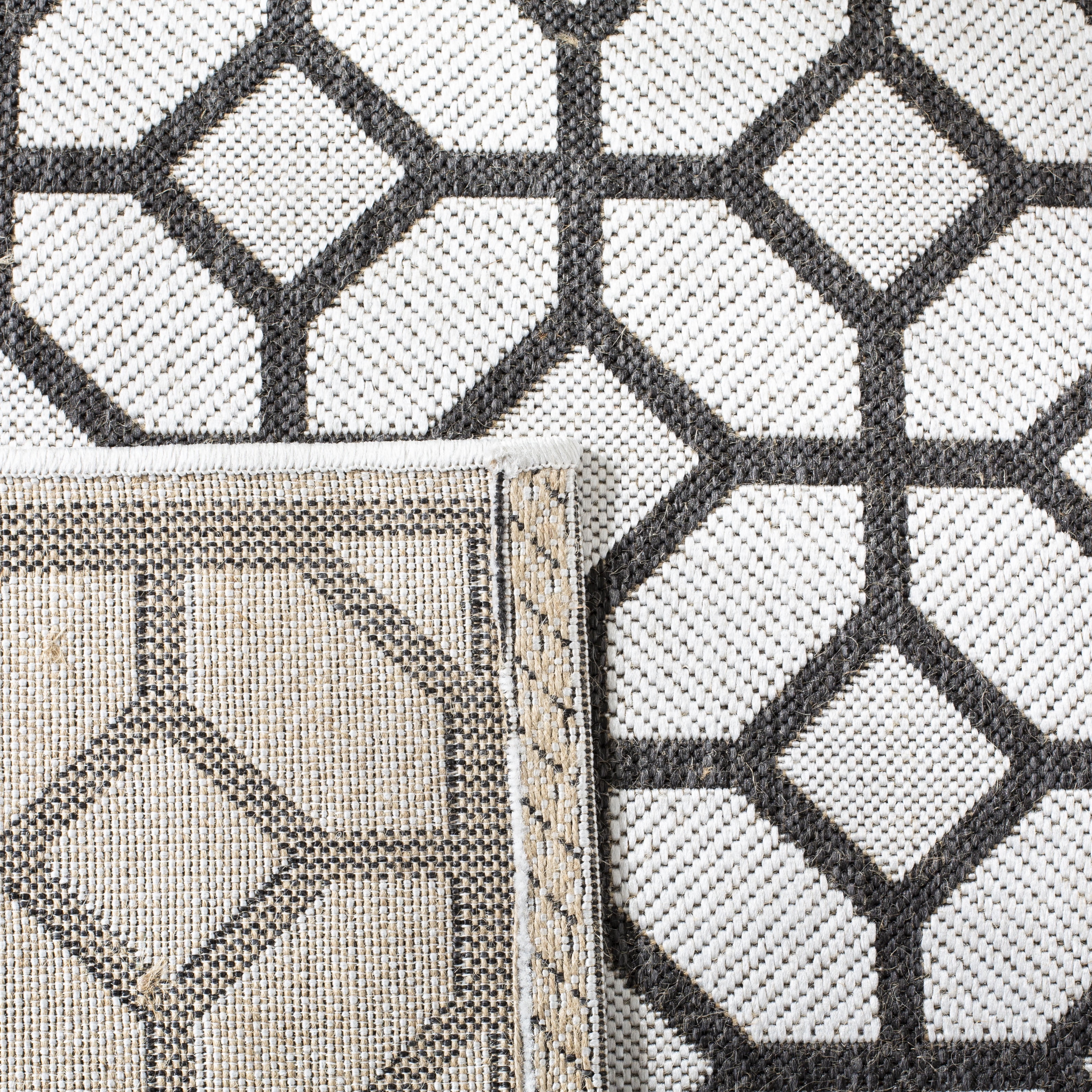 SAFAVIEH Beach House Kadri Geometric Indoor/Outdoor Area Rug, Light Grey/Charcoal, 6'7" x 6'7" Round