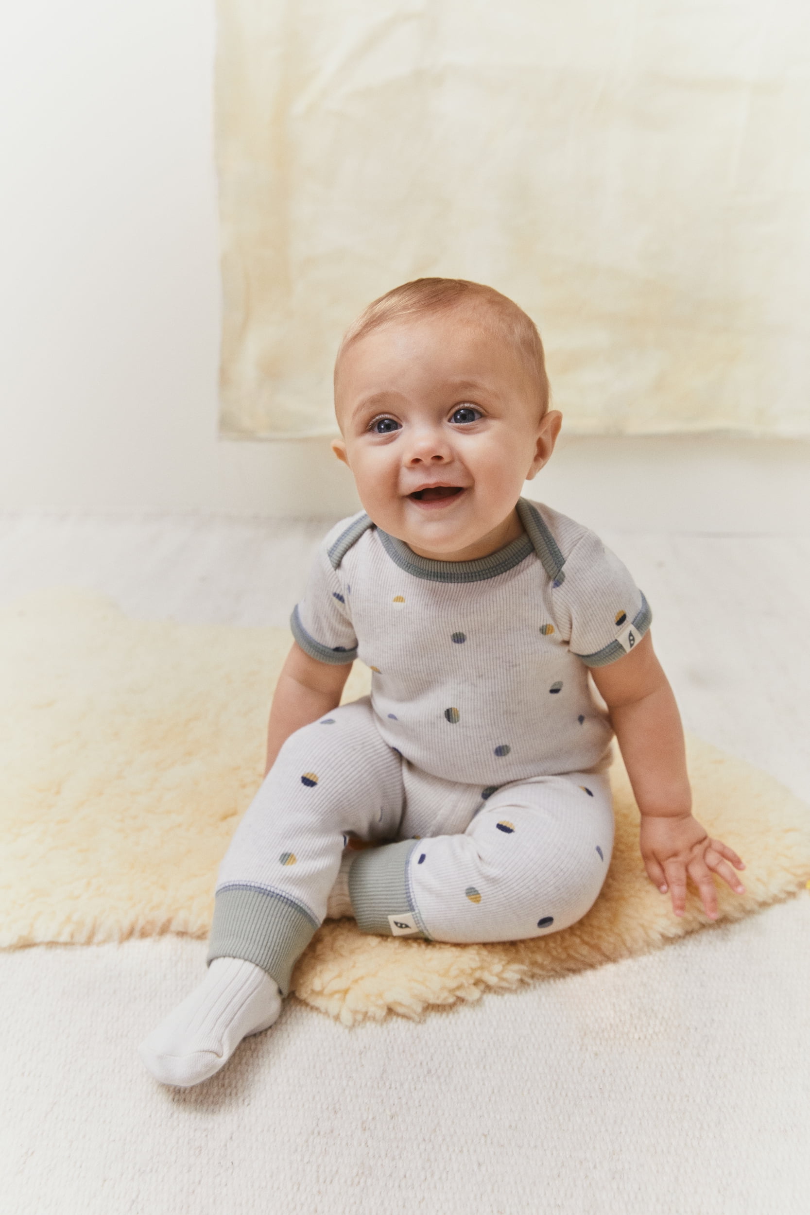 easy-peasy Baby Short Sleeve Lap Shoulder Bodysuit, Sizes 0-24 Months