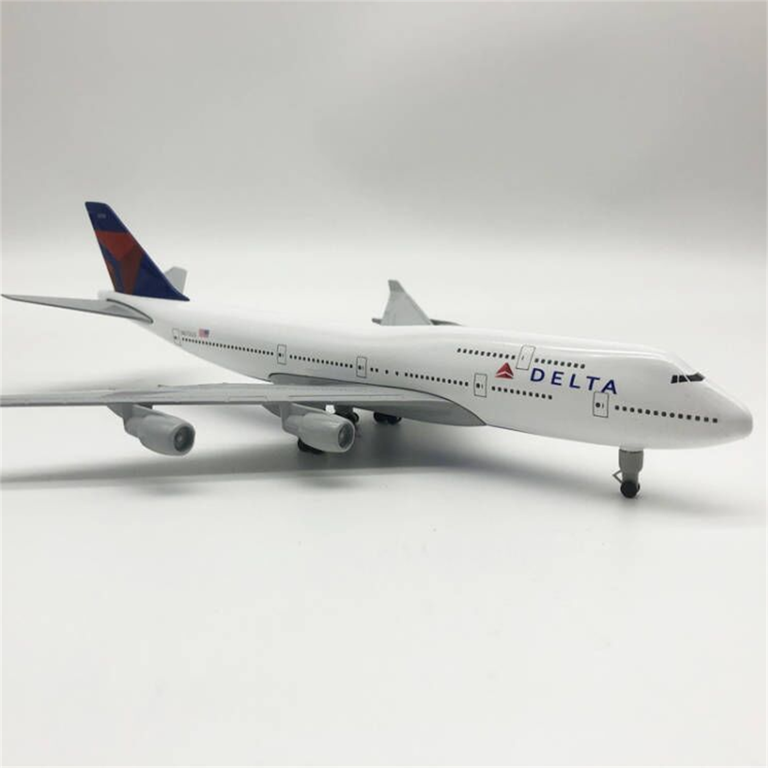 Aircraft Model Toy Delta B747 Plane Model 1:300 Scale, Alloy