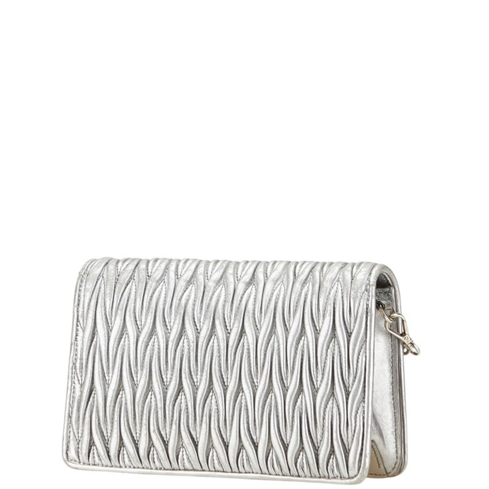 バッグ MIU MIU MATELASSE CHAIN SHOULDER BAG Pre-Owned Miu Miu Miu Matelasse Chain Shoulder Bag in Silver