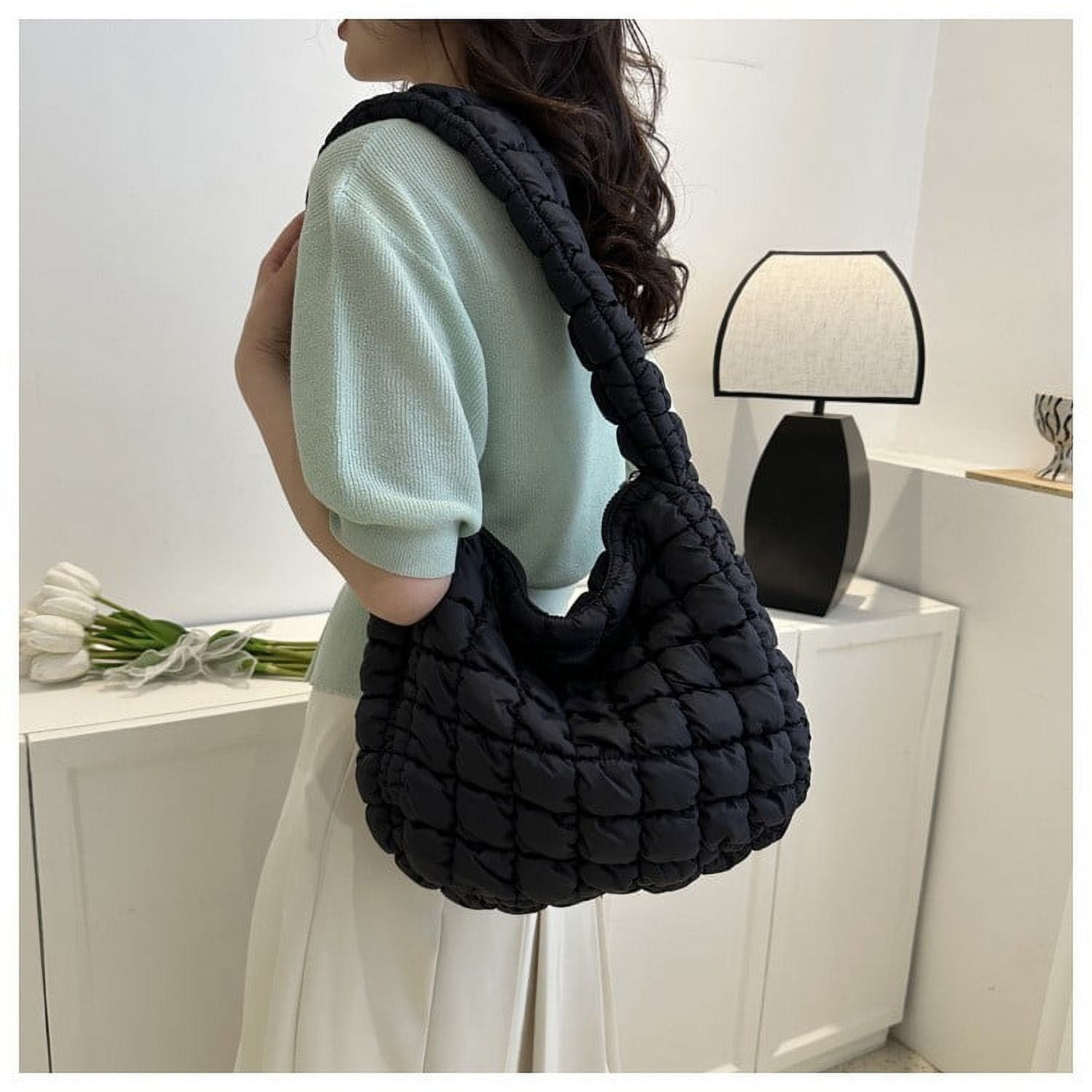 ショルダーバッグ・ポシェット New Balance GLOSSY TASSEL BIG TOTE SHOULDER BAG 5FT1303 Qepwscx Puffer Tote Bag Women Quilted Large Shoulder Bags