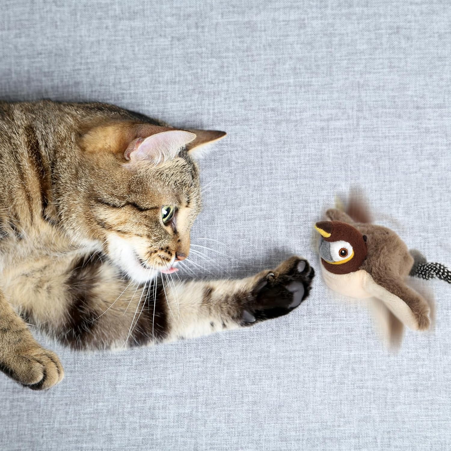 Bird Cat Toys with Flapping Wings, 2025 New Flying Birds Cats Toy, Flying Simulation Electric Sparrow Shaking Hunting Pet Toy for Indoor