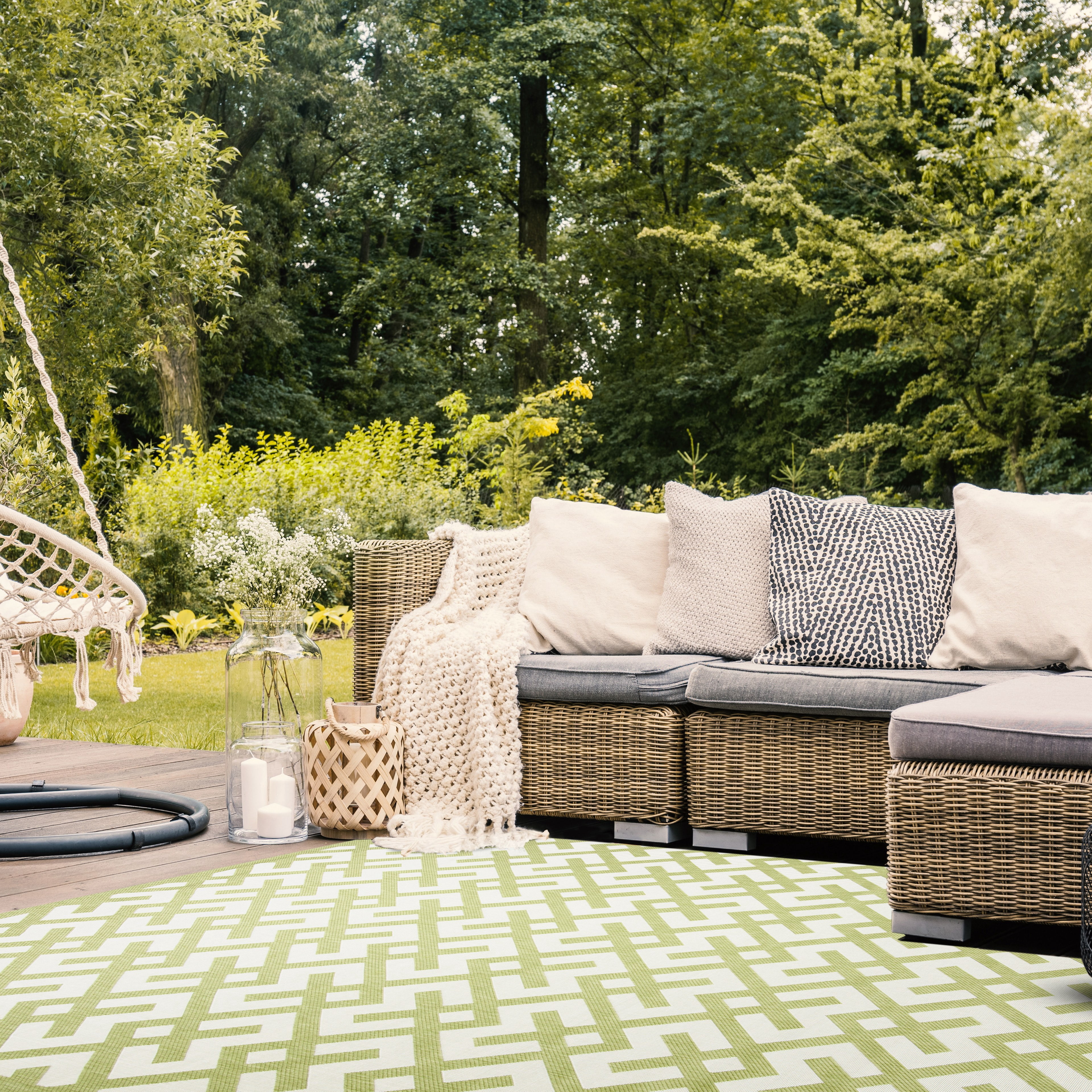 Safavieh Courtyard Alvin Geometric Indoor/Outdoor Area Rug, Beige/Green, 9' x 12'