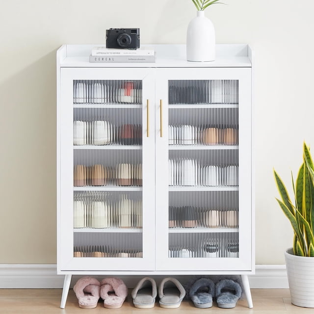 yeshouse zapatero de 5 niveles con puertas de cristal Blanco, zapatero rectangular con cinco amplios estantes visibles tras puertas de vidrio estriado, tiradores dorados y patas cónicas; aloja más de 20 pares de zapatos organizados en un recibidor luminoso con una maceta en la parte superior. Ideal para entrada, pasillo o sala de estar; también se usa a menudo como mueble compacto para guardar accesorios de temporada.