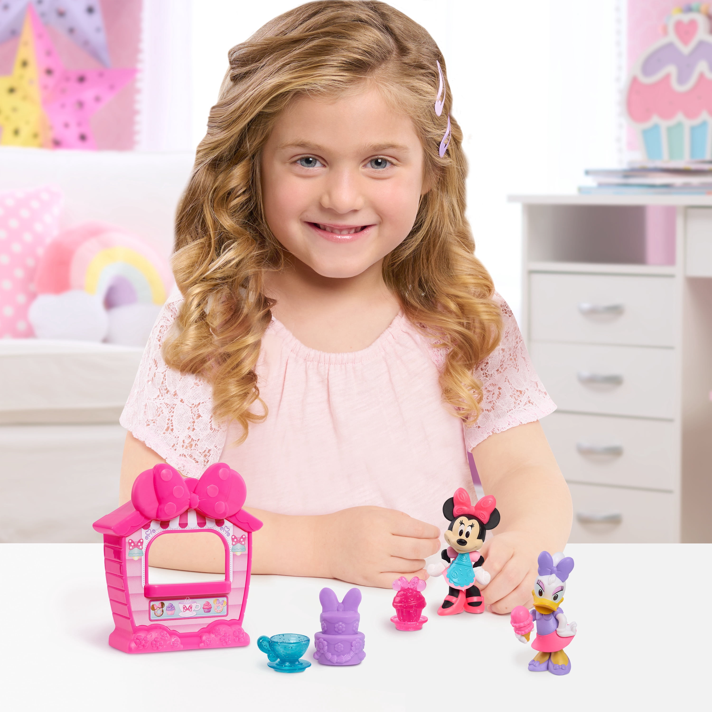 Disney Jr. Minnie Mouse Mini Playset, 7 Piece Figure Set, Collectible Disney Characters, for Girls Ages 3 and up