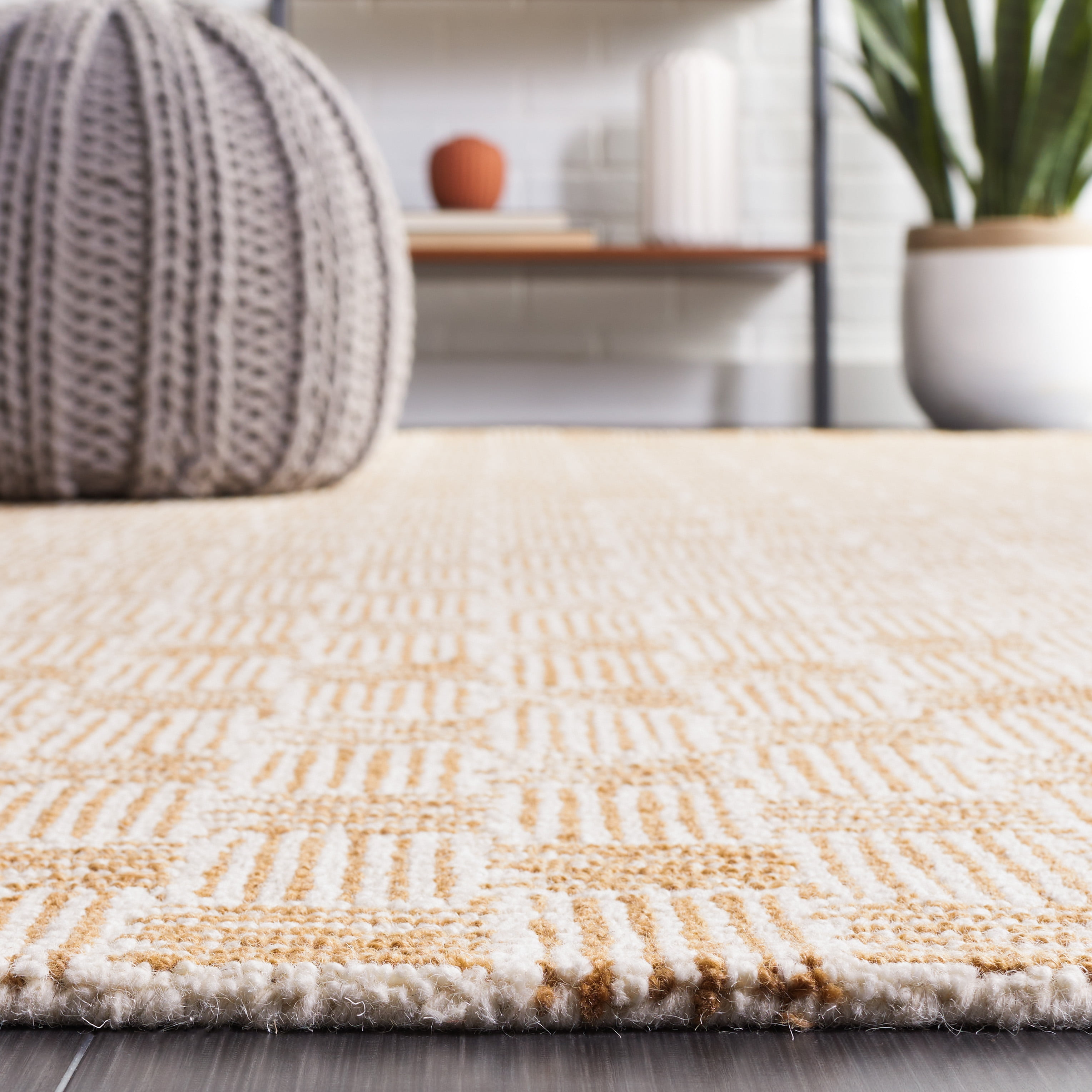 SAFAVIEH Micro-Loop Charlotte Solid Area Rug, Light Gold/Ivory, 6' x 9'
