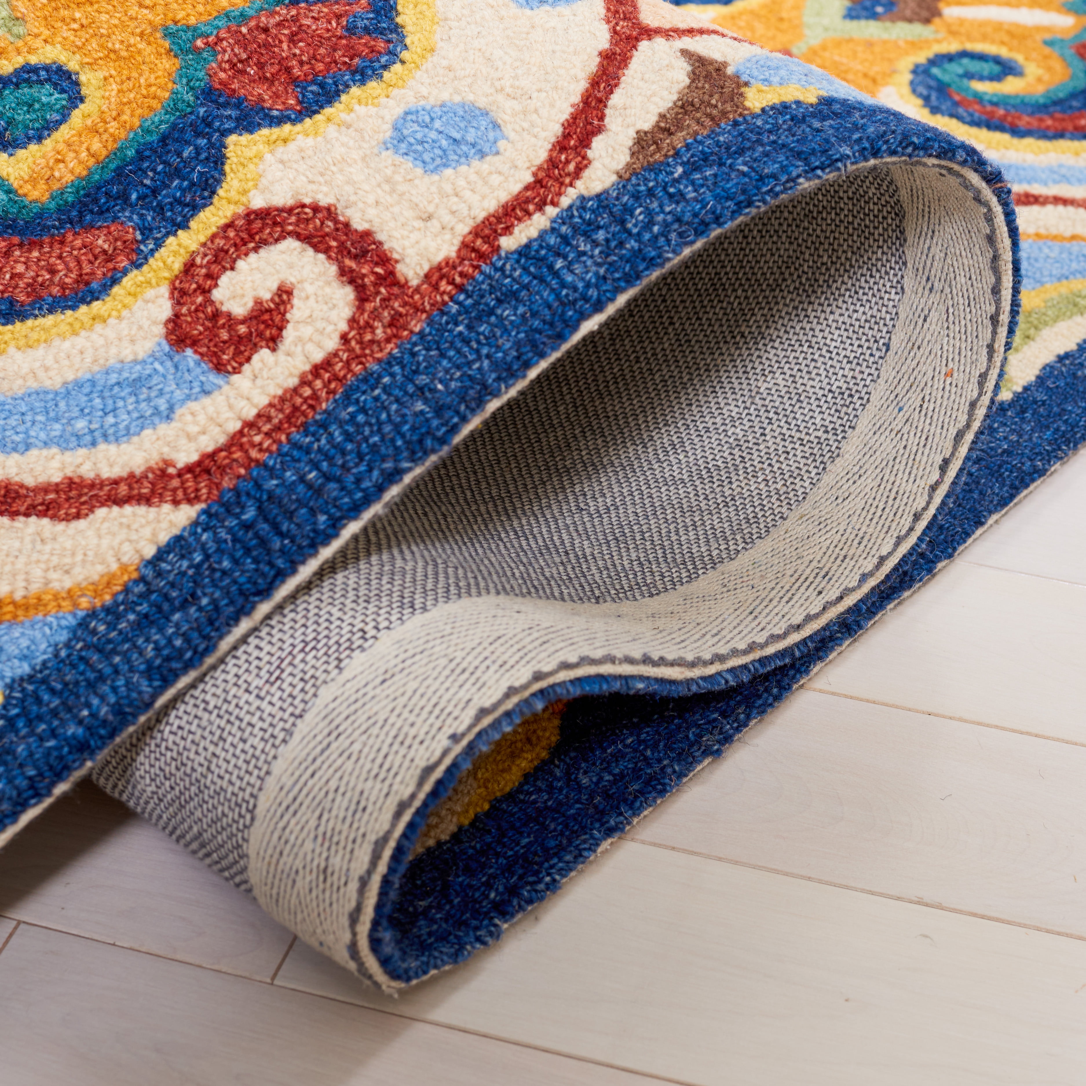 SAFAVIEH Metro Jaymz Medallion Area Rug, Beige/Blue, 4' x 6'