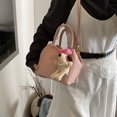 thumbnail image 2 of Bolso de mano tipo cubo de cuero suave de alta calidad para mujer, nuevo estilo 2025, bolso de mensajero de hombro informal y sencillo para desplazamientos diarios., 2 of 5