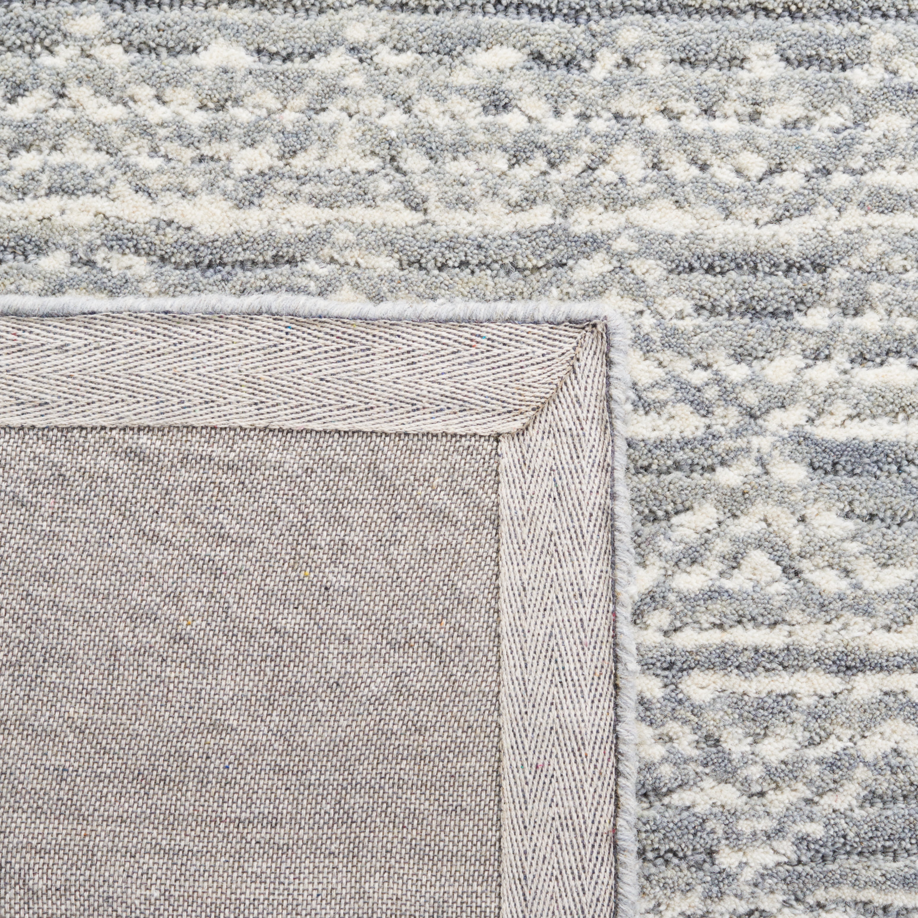 SAFAVIEH Abstract Henry Chevron Wool Area Rug, Light Blue/Ivory, 6' x 6' Round