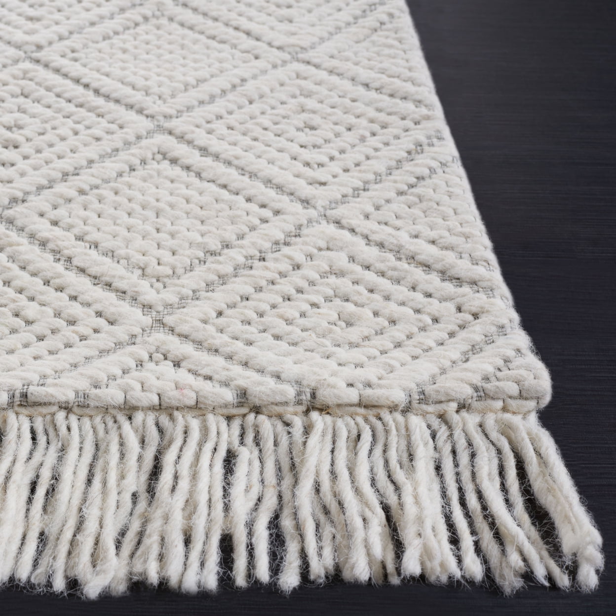 SAFAVIEH Marbella Johan Diamond Area Rug, Ivory, 8' x 10'