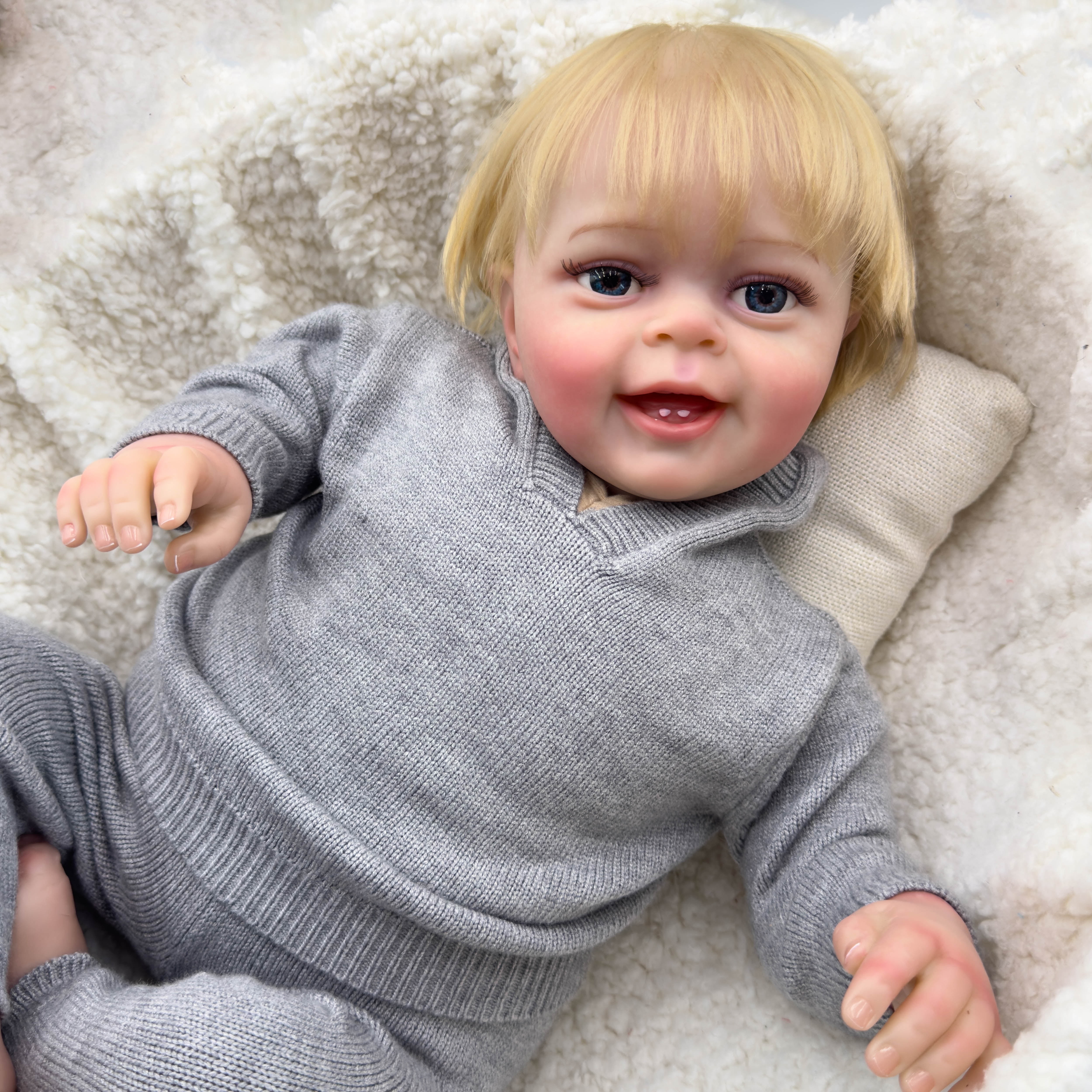 Lifelike Reborn Baby Dolls 24 inch Cloth Body Sweet Smiling Real Life Baby Real Newborn Dolls with Clothes & Feeding Toy for Kids Age 3+
