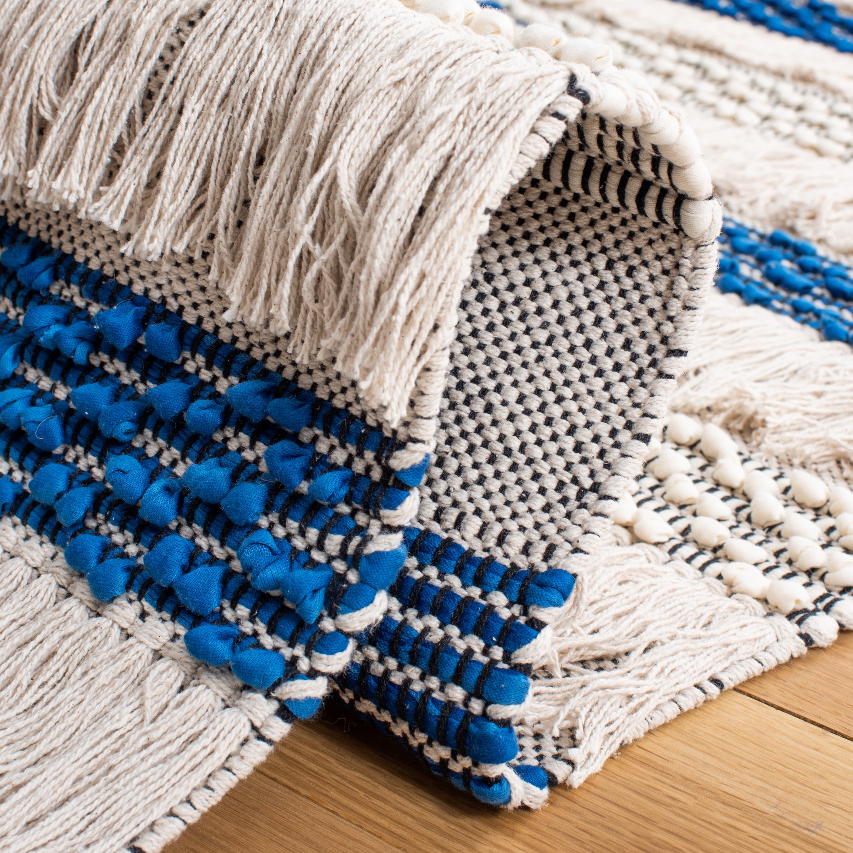 SAFAVIEH Natura Proinsias Striped Cotton Area Rug, Beige/Navy, 5' x 8'