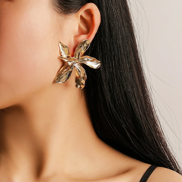 Flower shaped shop earrings studs