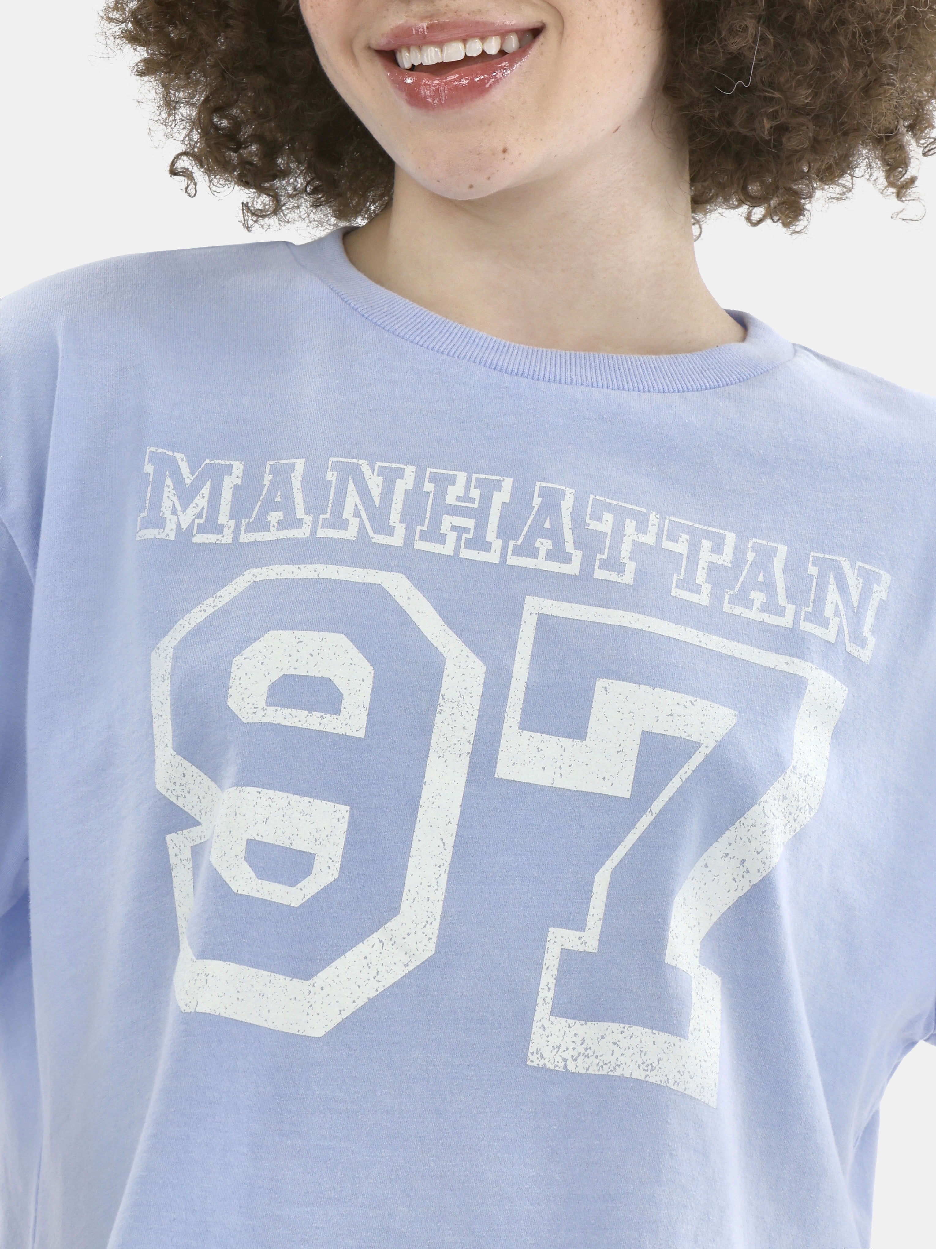 No Boundaries Boxy Cropped Graphic Tee with Short Sleeves, Women's