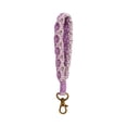thumbnail image 1 of Llavero con correa de muñeca tejida a mano con flores hechas a mano, accesorio para llaves con margaritas, accesorio versátil con diseño floral, 1 of 6