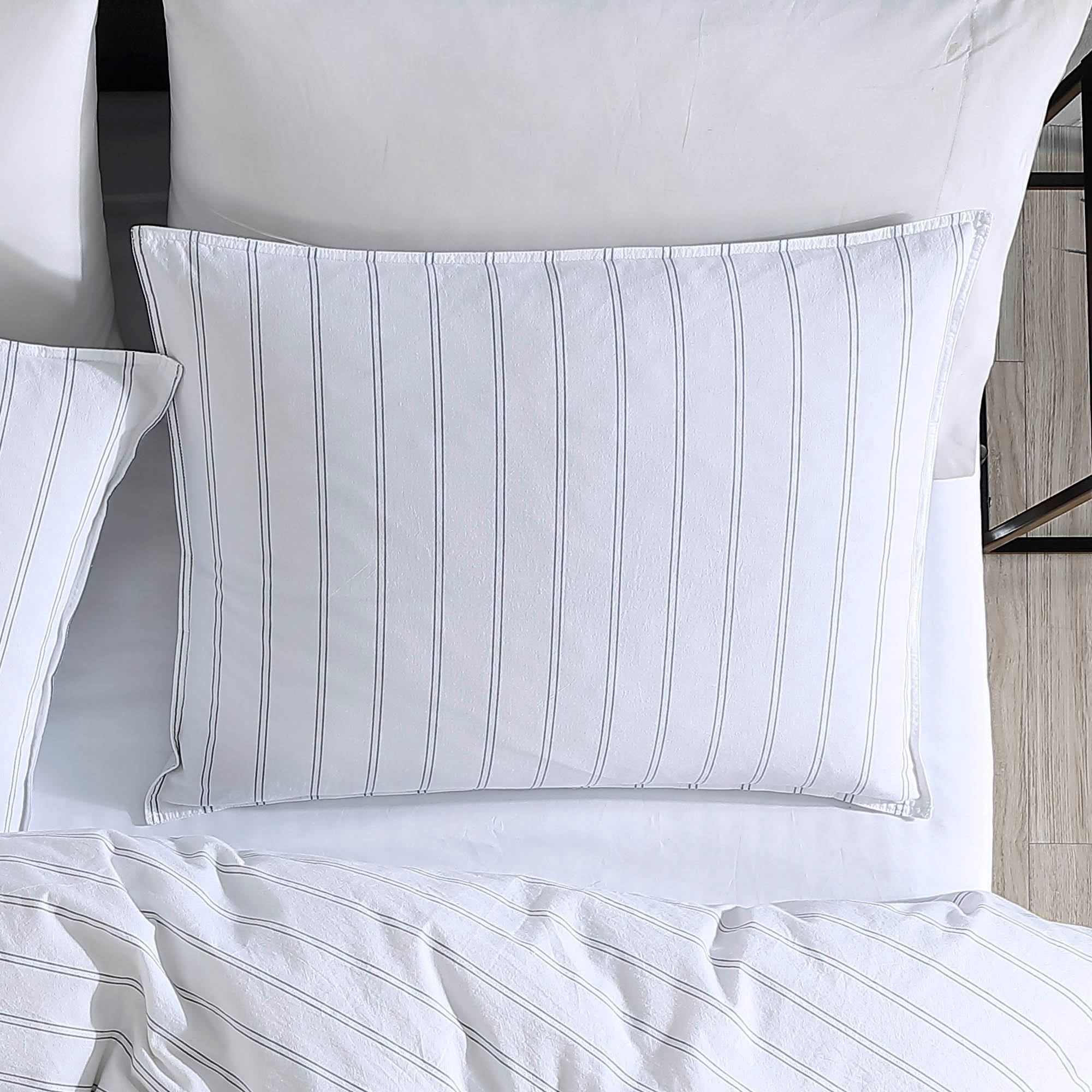 Riverbrook Home 3 Piece Comforter Set, Queen, White/Black, Vinton ,Polyfill, Adult