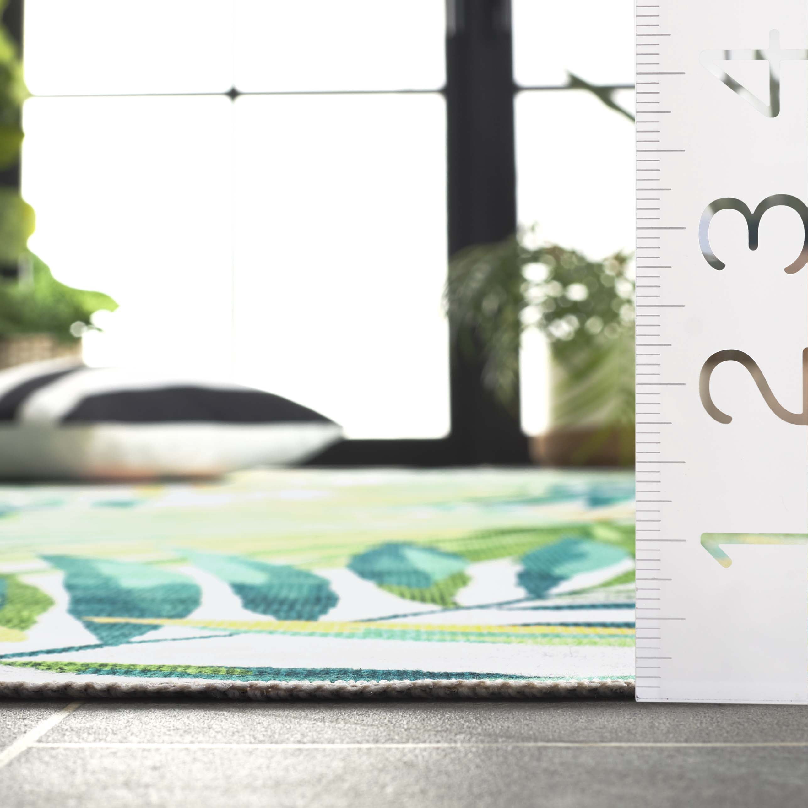 SAFAVIEH Malibu Faris Botanical Polyester Machine Washable Area Rug, Ivory/Green, 3' x 5'