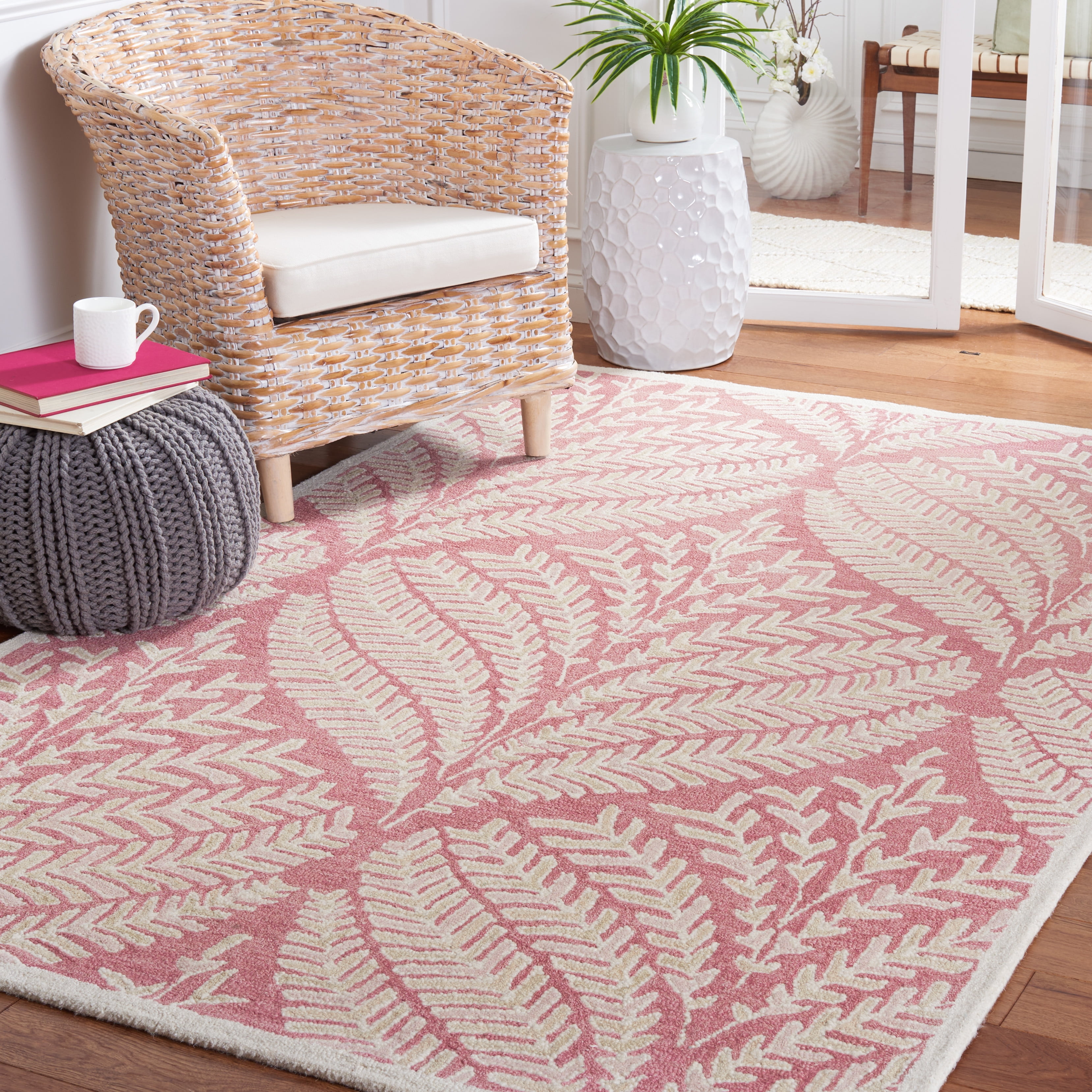 SAFAVIEH Capri Proinsias Leaves Wool Area Rug, Pink/Ivory, 3' x 3' Square