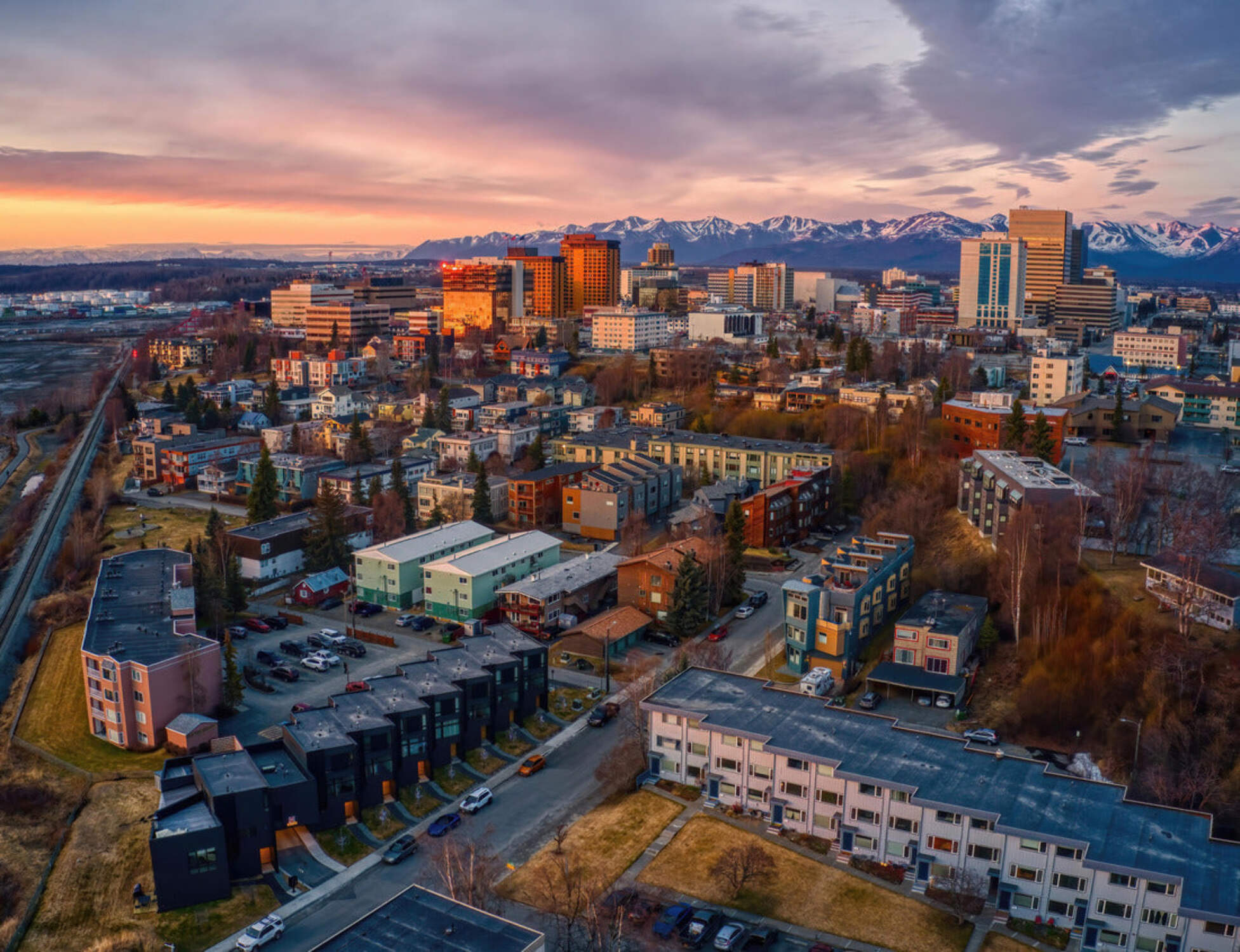 Noah Jigsaw Puzzle Aerial View of a Sunset over Downtown Anchorage, Alaska in Spring 1000 pieces