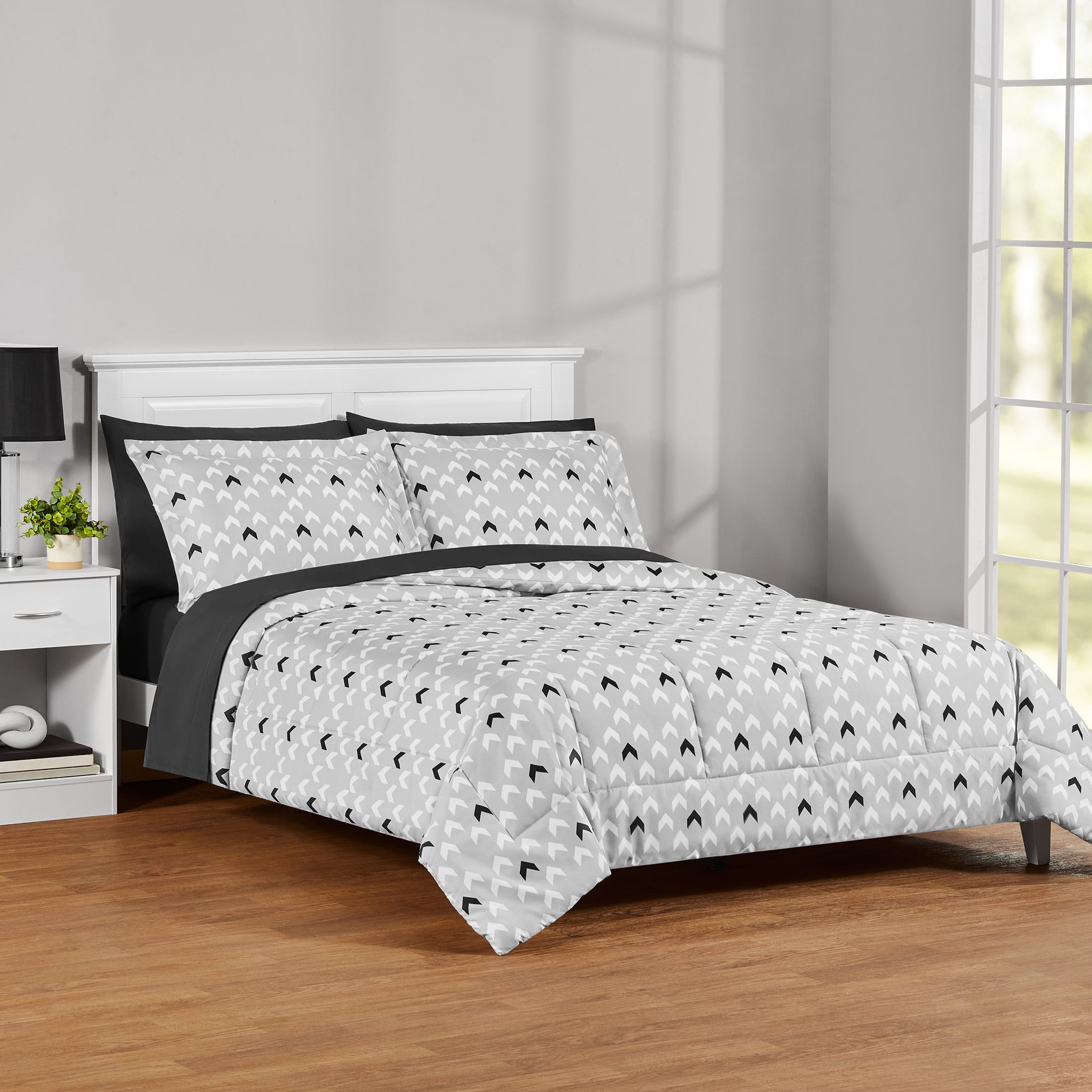 Mainstays All in One Reversible Comforter and Sheet set- 7 Piece, King, Light Grey Chevron