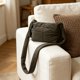 thumbnail image 4 of Bolso bandolera acolchado de nailon para mujer – Bolso cruzado de color liso para ir al trabajo, bolso pequeño de gran capacidad para guardar artículos esenciales diarios., 4 of 5