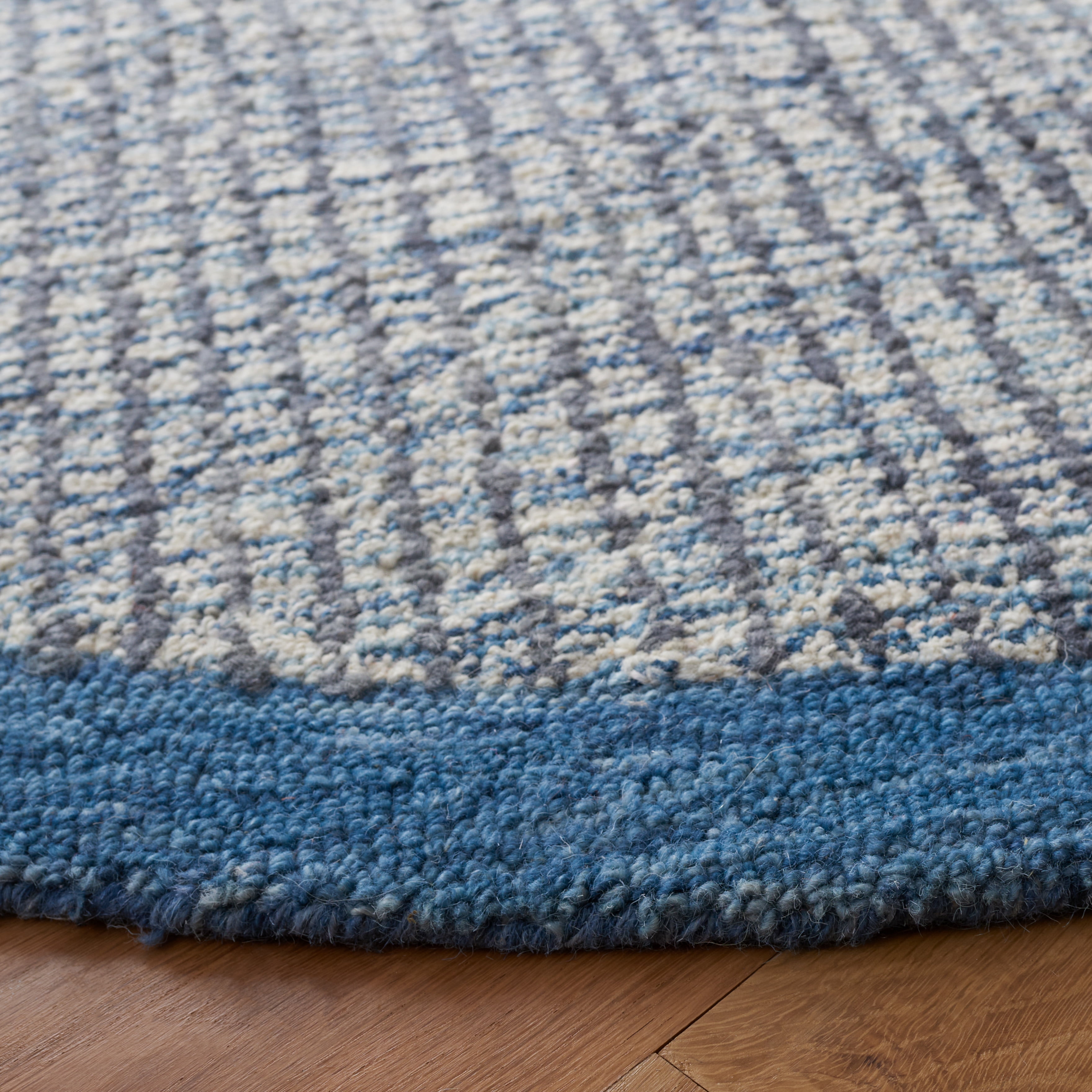 SAFAVIEH Metro Matilda Striped Area Rug, Ivory/Blue, 6' x 6' Round