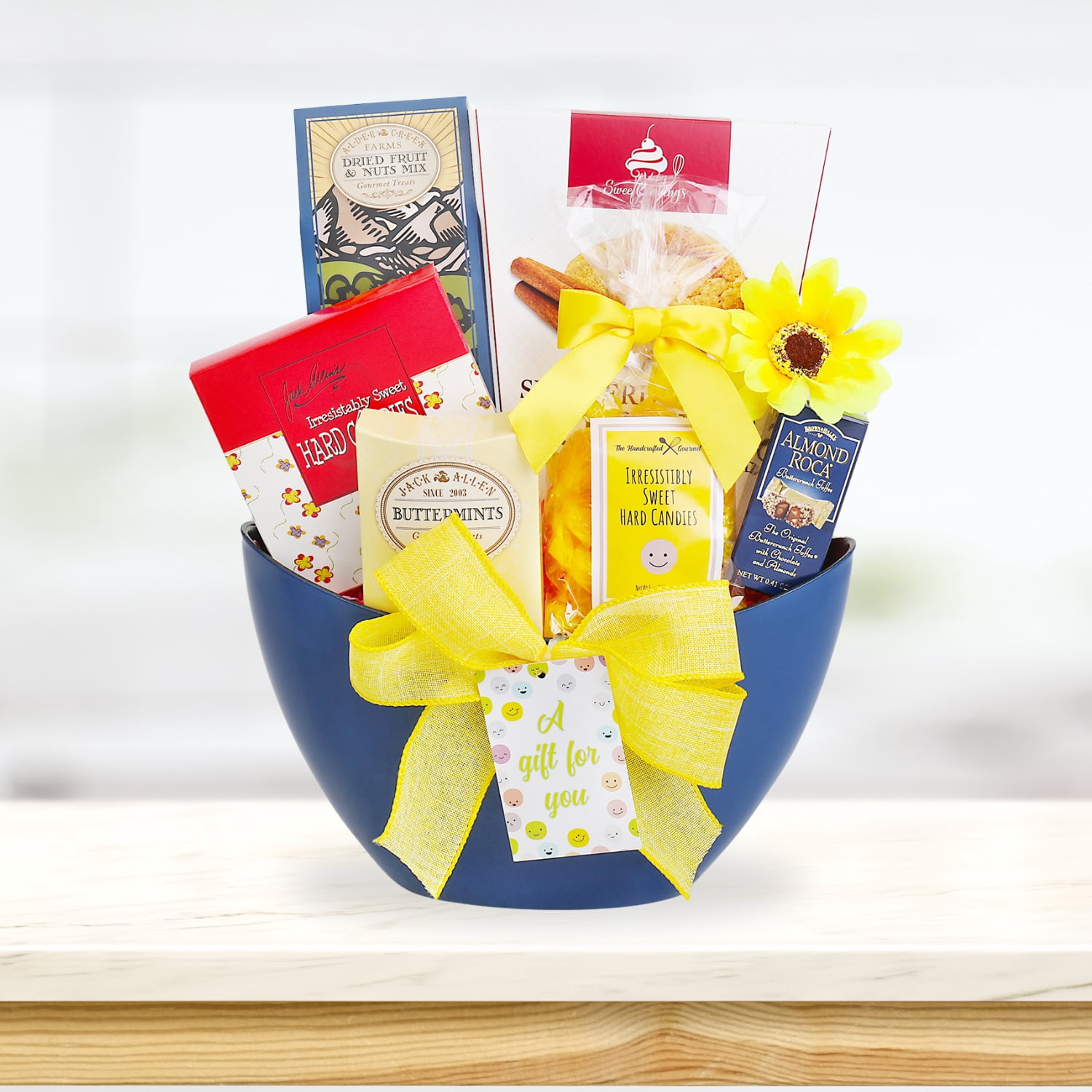 Alder Creek Gift Baskets All Smiles Gift Basket (7 Items)