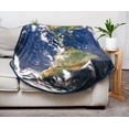 thumbnail image 3 of Manta redonda Toynk Planet Earth de forro polar, 150 cm, 3 of 7