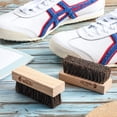 thumbnail image 3 of Cepillo para limpiar zapatillas YoungJoy de crin de caballo con mango de madera, 3 of 4