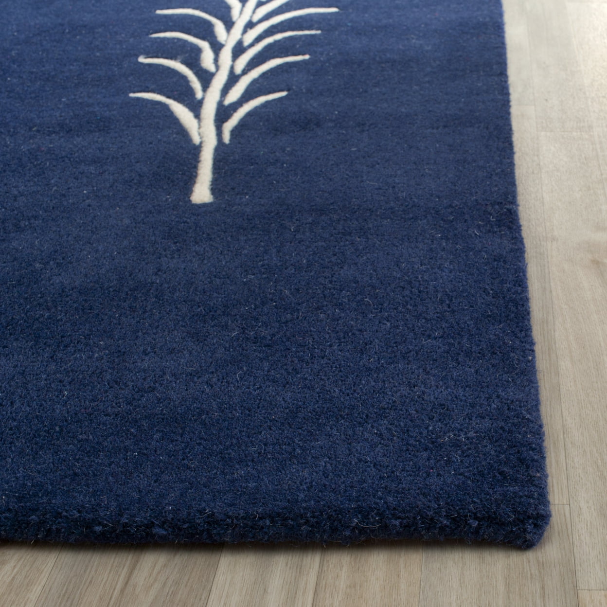 SAFAVIEH Soho Jarvis Peacock Feather Wool Area Rug, Navy/Ivory, 3'6" x 5'6"