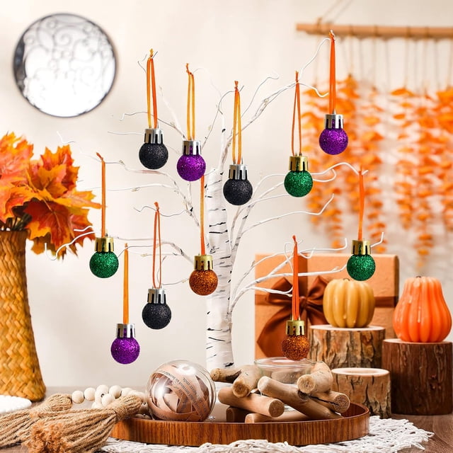 Decoraciones navideñas, adornos navideños, regalos de Navidad 24 piezas 2 cm pequeño árbol de Navidad colgante adorno de Halloween bola colgante de plástico