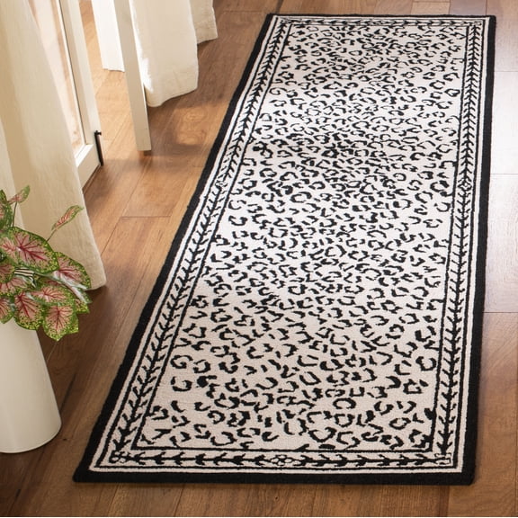 Safavieh Chelsea Doriane Bordered Wool Runner Rug, White/Black, 2'6" x 14'
