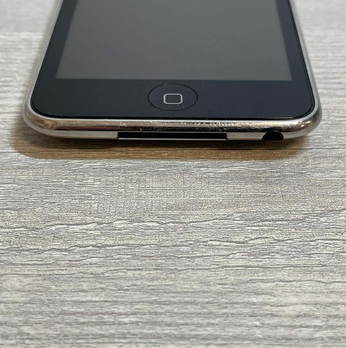 Pre-Owned Apple iPod Touch (2nd Gen), 32GB