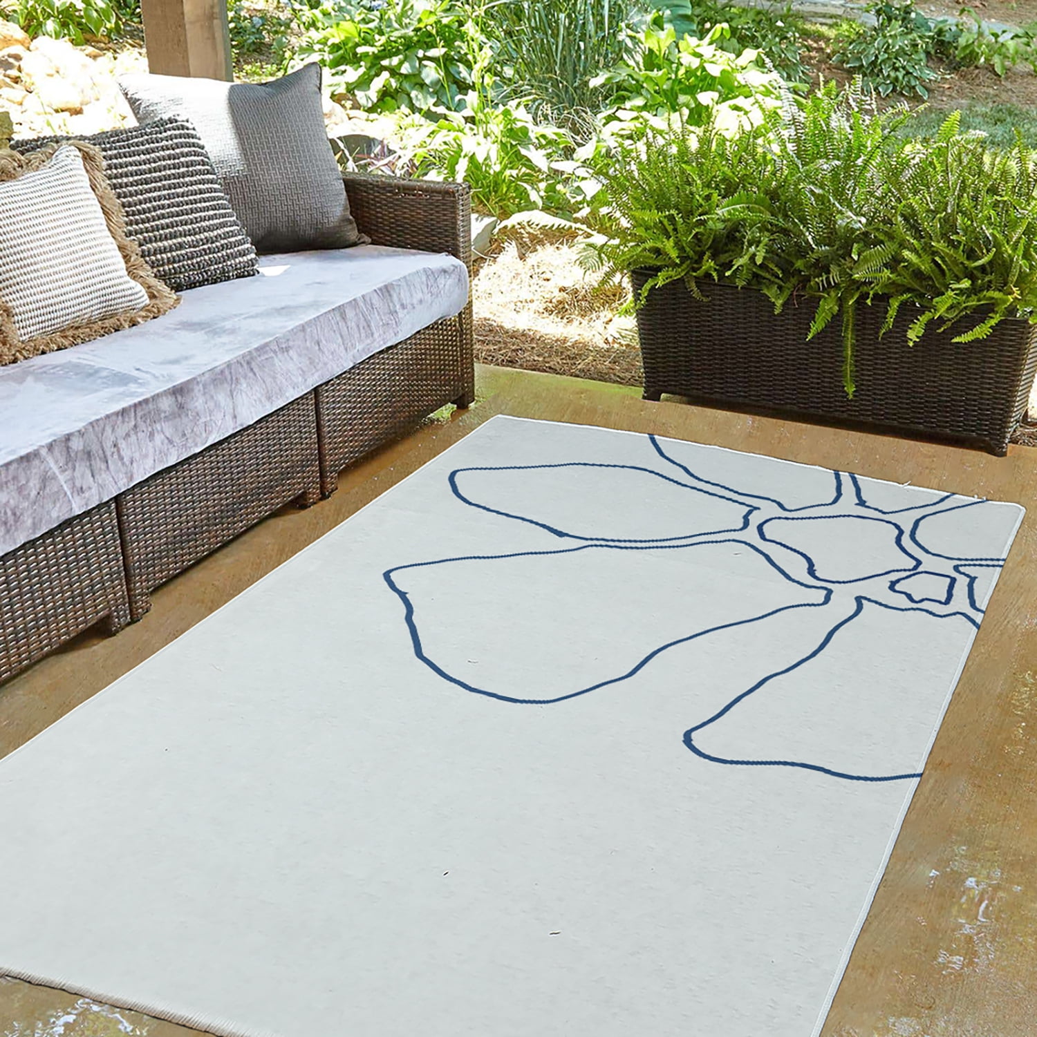 Simply Daisy 3' x 5' Blue/White Petal Lines Spring Chenille Indoor/Outdoor Rug