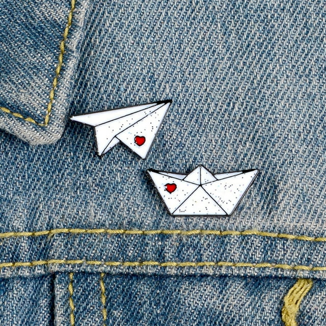 Trayknick Unisex Origami Airplane Boat Enamel Brooch Pin Jacket Bag Badge Friend Gift XZ2461