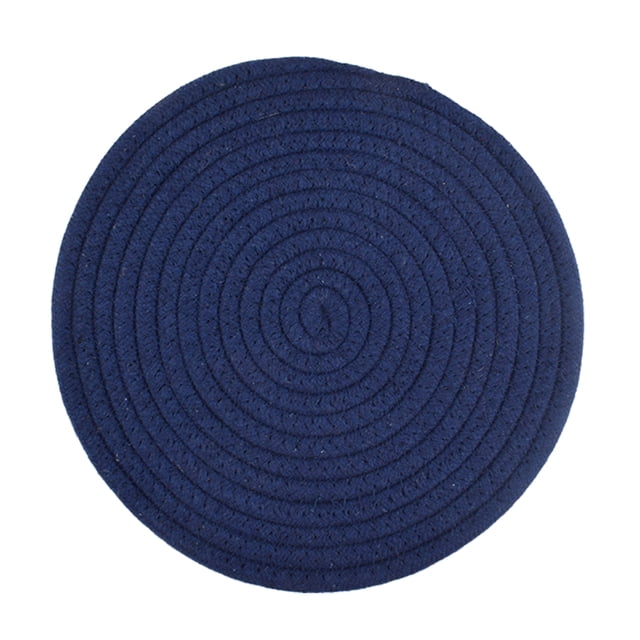 mantel individual genérico de 18 cm para ollas calientes de cocina, color azul marino — vista cenital de un mantel redondo de 18 cm hecho con cuerda de algodón trenzada en espiral; textura tejida y acabado mate visibles, diseño rústico-bohemio, útil como posavasos, almohadilla térmica o tapete decorativo sobre fondo blanco.