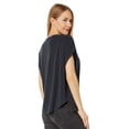 thumbnail image 2 of Camiseta Lucky Brand Sandwash Dolman para Mujeres - Negra, 2 of 3