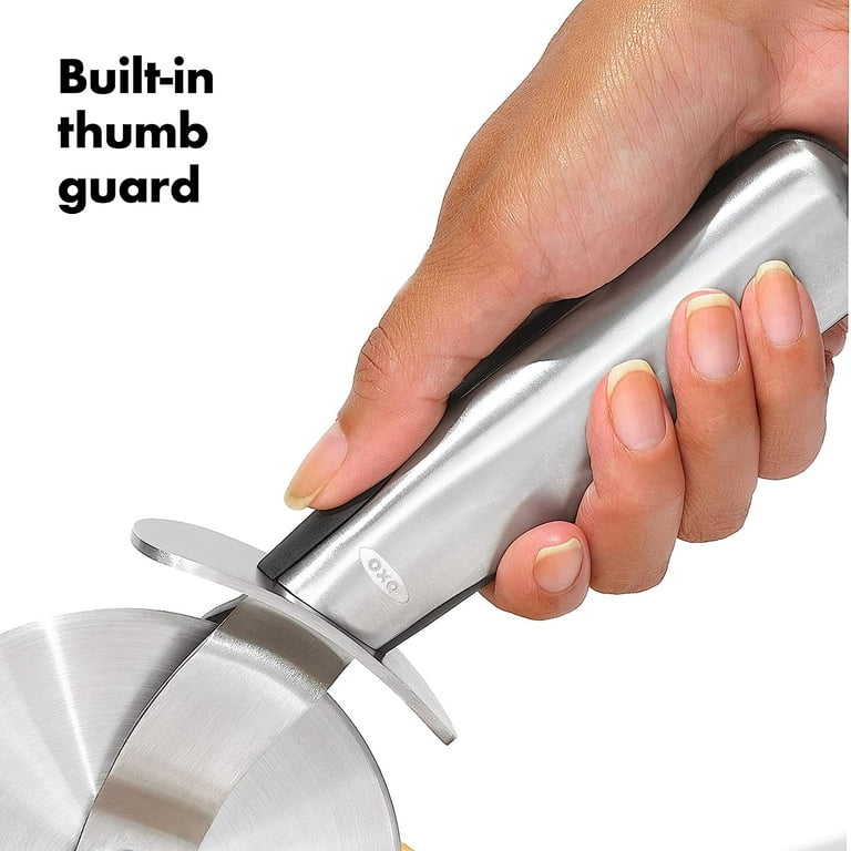 Rotella Per Pizza OXO SteeL - Acciaio Inox, 10cm, Impugnatura Comfort - Foto 6