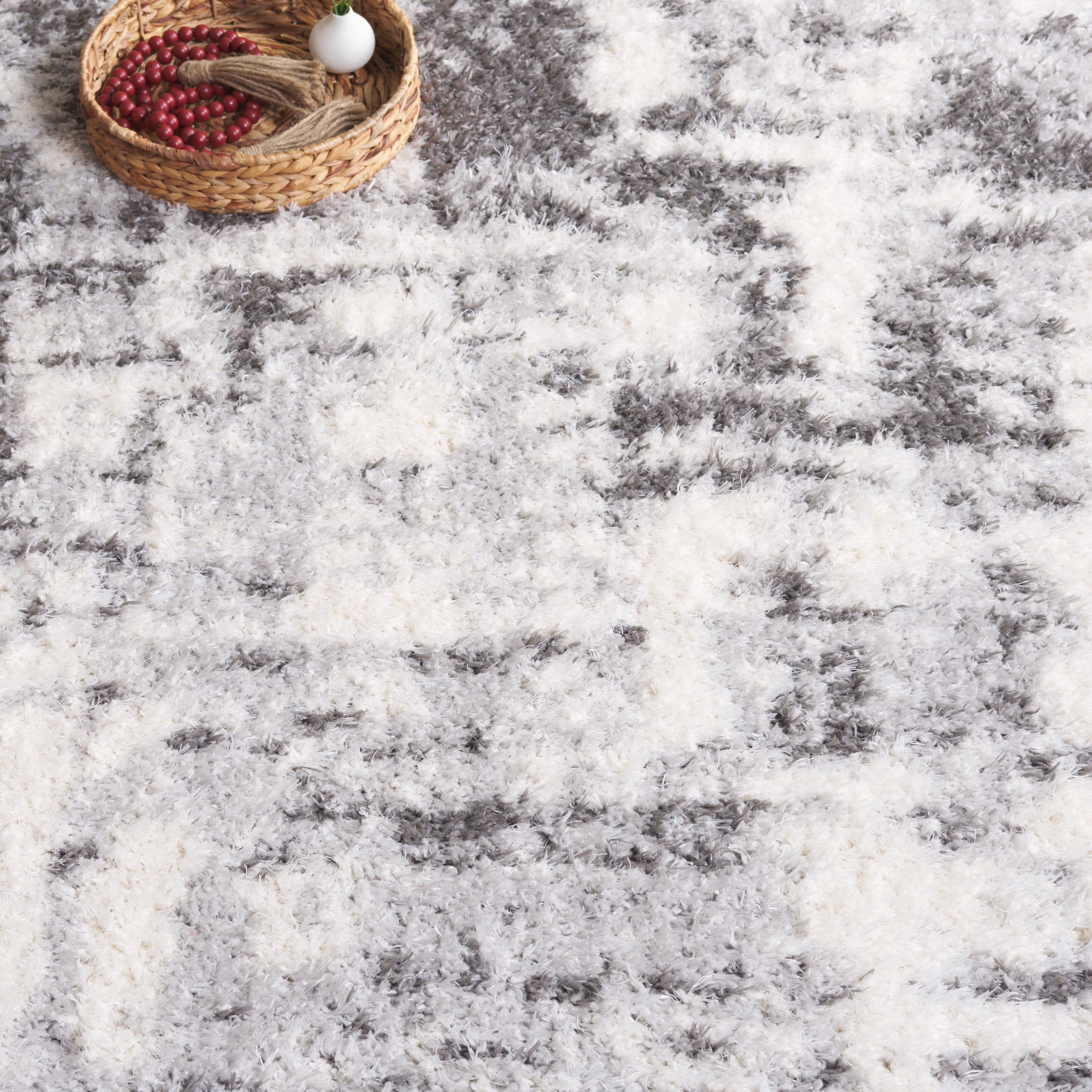 Safavieh Lindsay Rozanne Distressed Polyester Shag Area Rug, Dark Gray/Gray, 4' x 6'