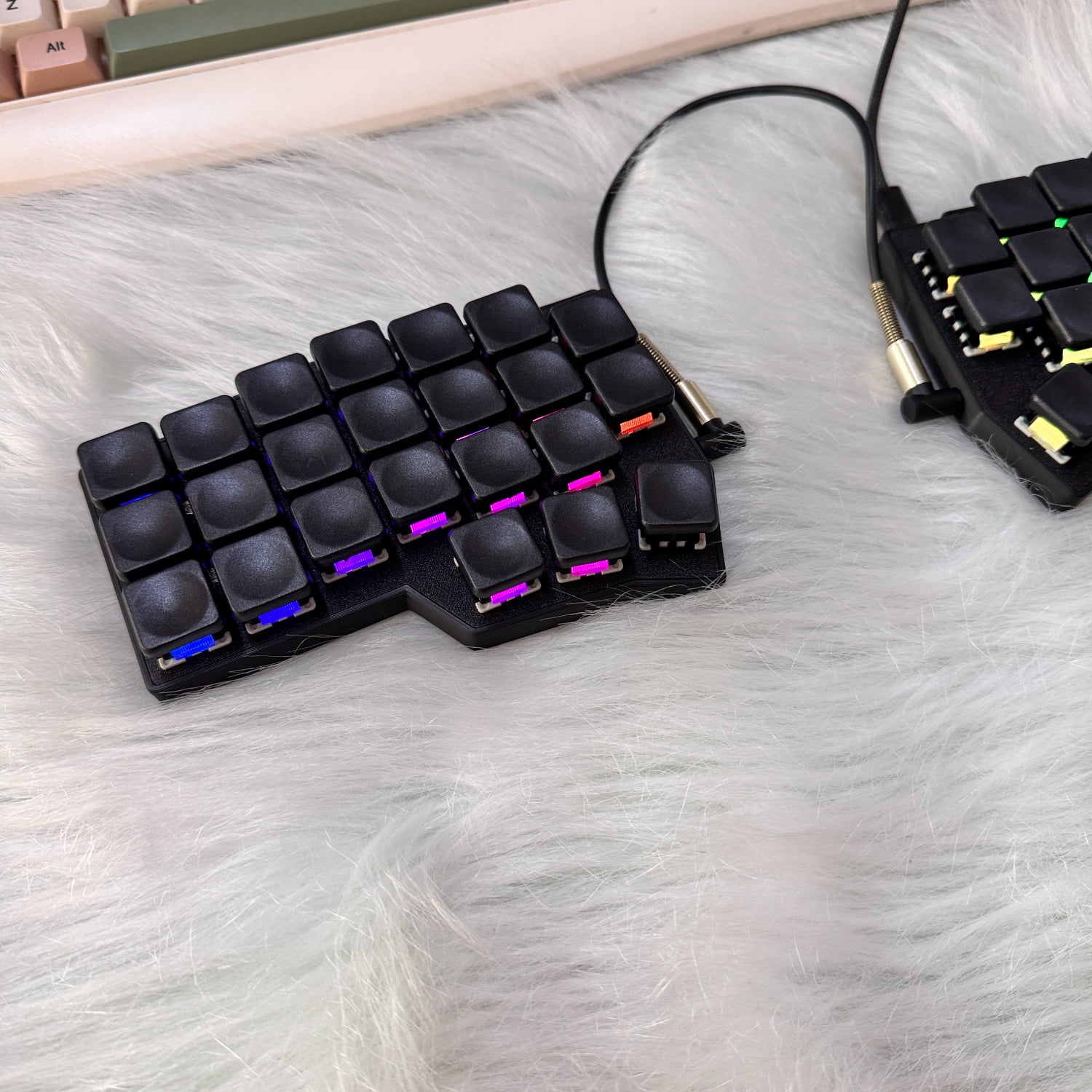 Corne V4 Split Ergonomic Mechanical Keyboard with Low-Profile Keycaps, Hot-Swappable PCB and QMK/VIA Programmable RGB