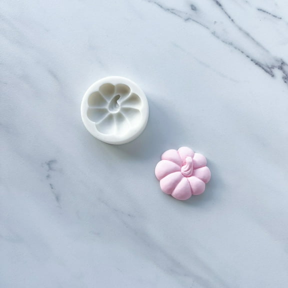 PUMPKIN TOP BAKING MOLD FOR CUPCAKES, CAKEPOPS, CHOCOLATE STRAWBERRIES, PRETZELS & RICE KRISPIES