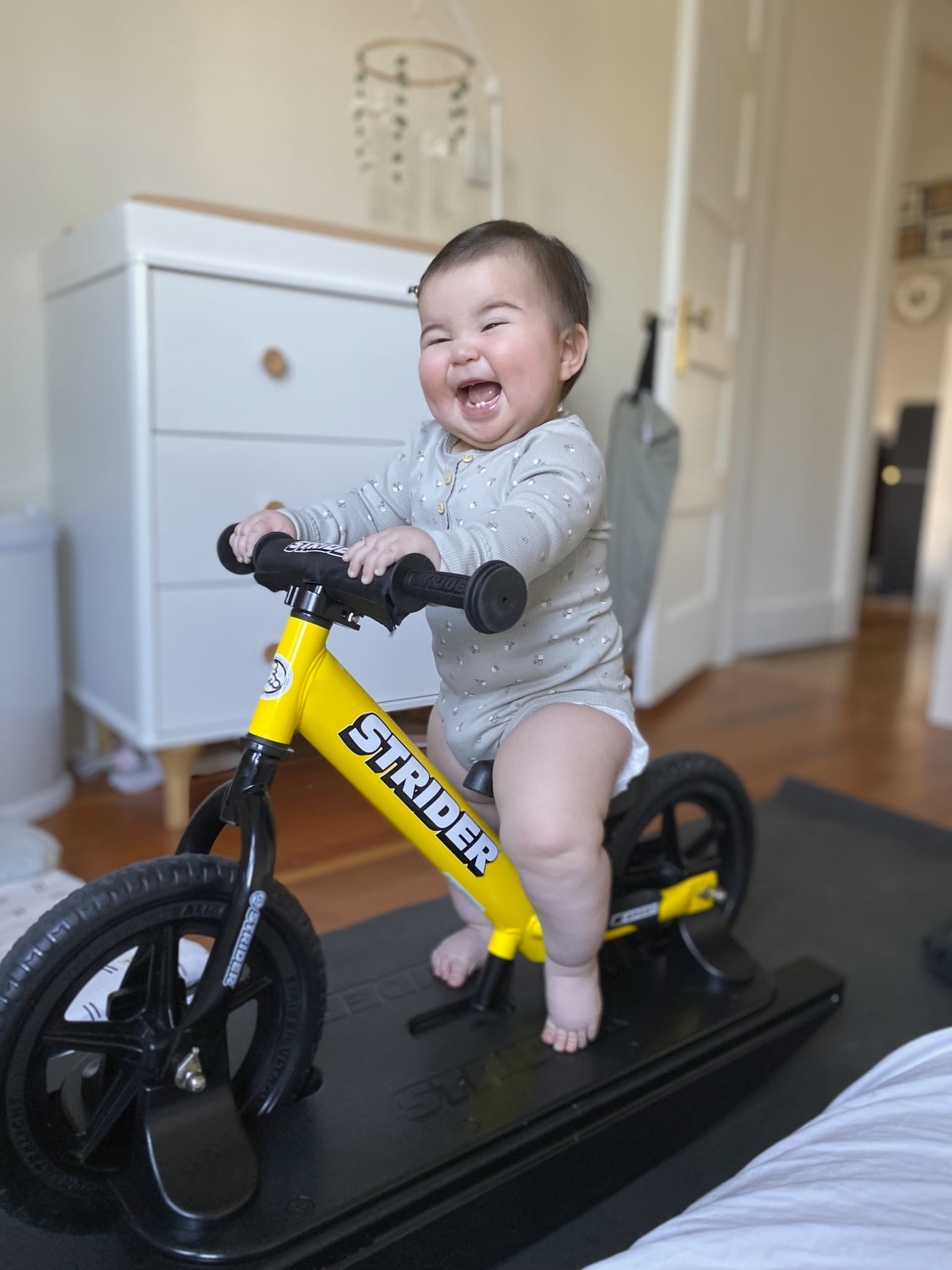 STRIDER12インチ Strider 12” Sport Bike (Yellow) + Rocking Base - Helps Teach